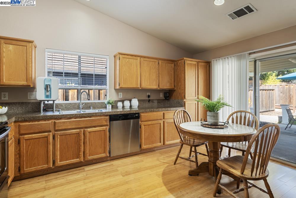 Detail Gallery Image 12 of 35 For 1727 Sutter St, Livermore,  CA 94551 - 3 Beds | 2 Baths