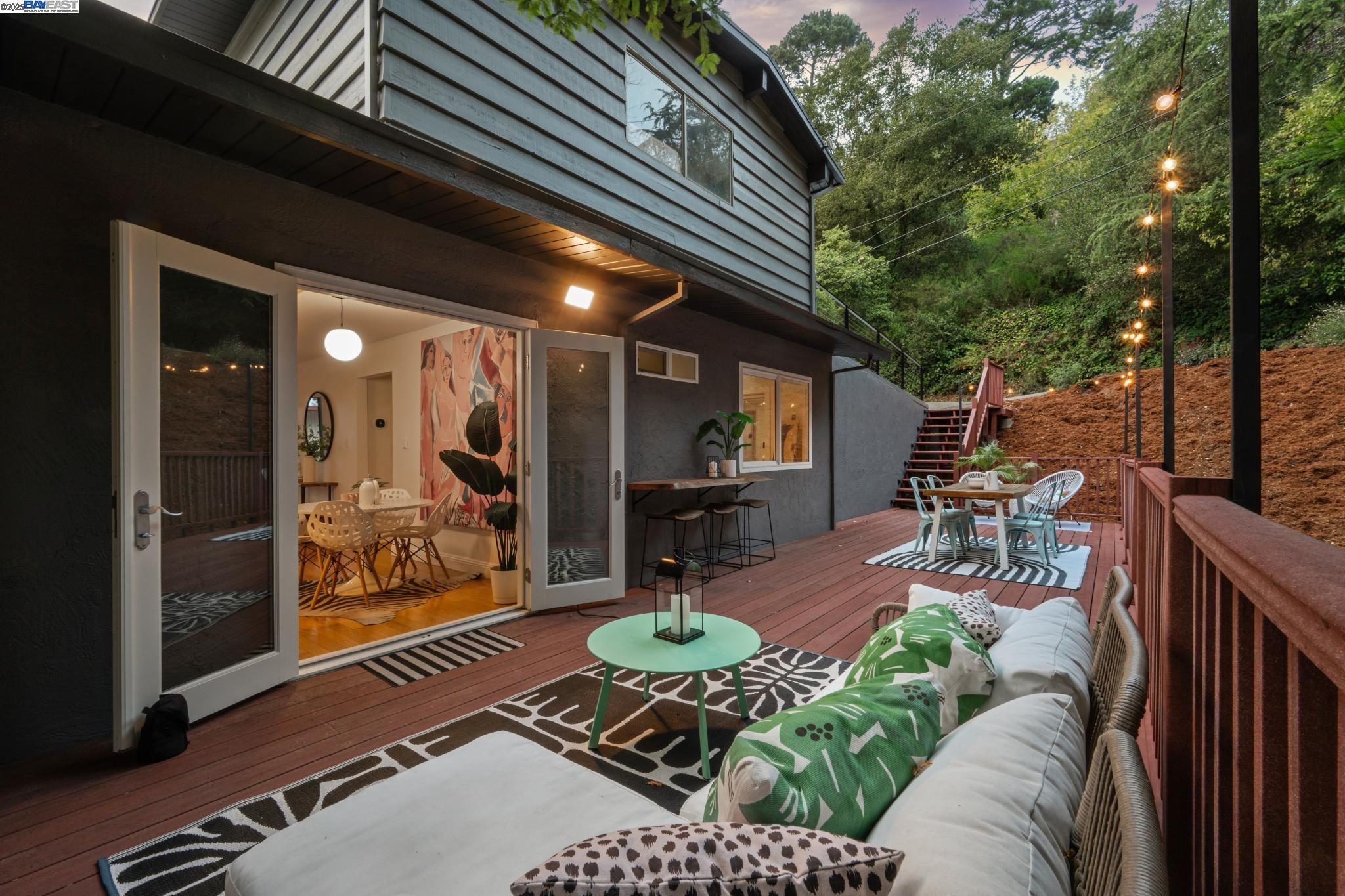 Detail Gallery Image 2 of 46 For 7249 Wild Currant Way, Oakland,  CA 94611 - 3 Beds | 3 Baths