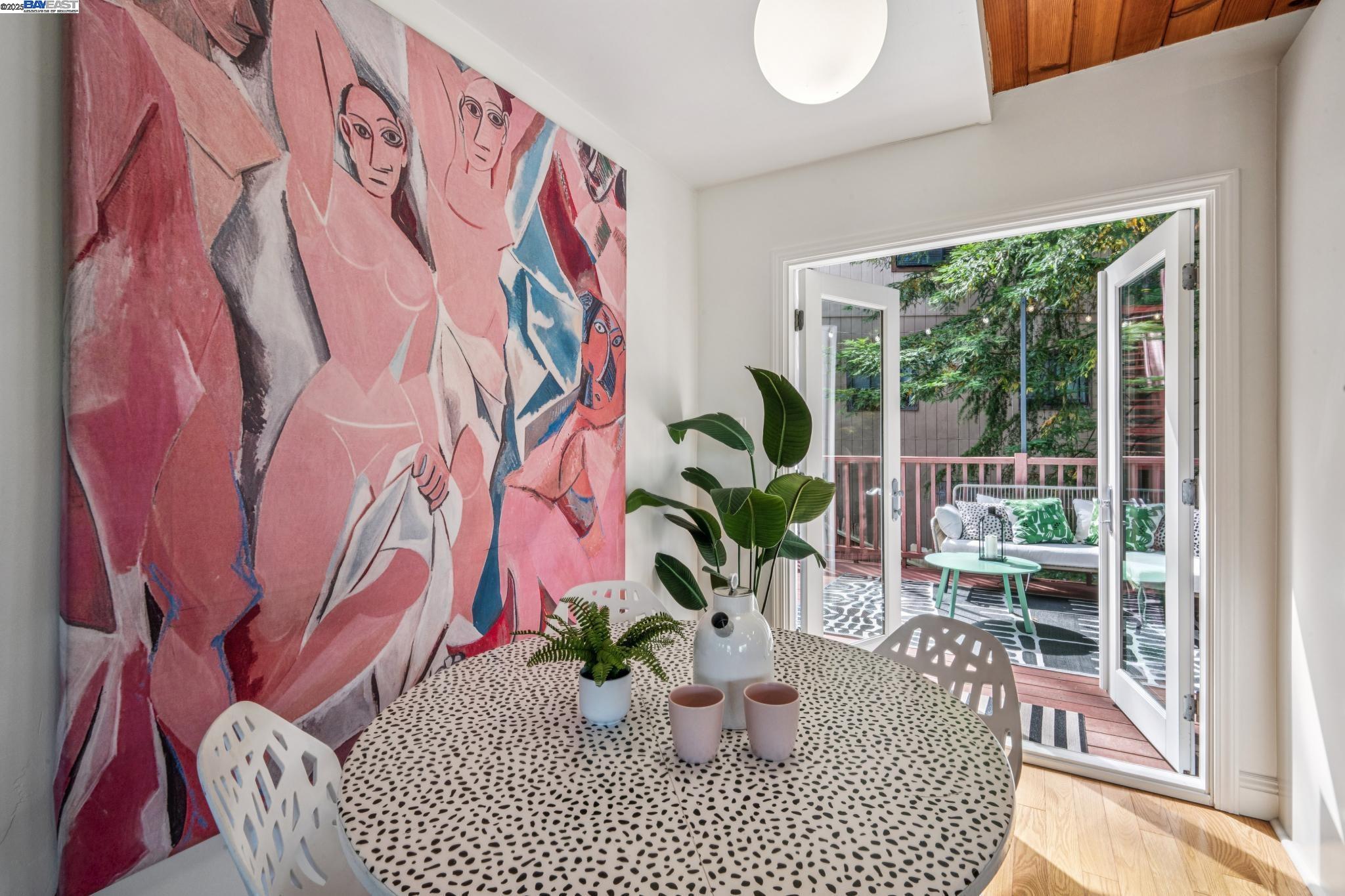 Detail Gallery Image 16 of 46 For 7249 Wild Currant Way, Oakland,  CA 94611 - 3 Beds | 3 Baths