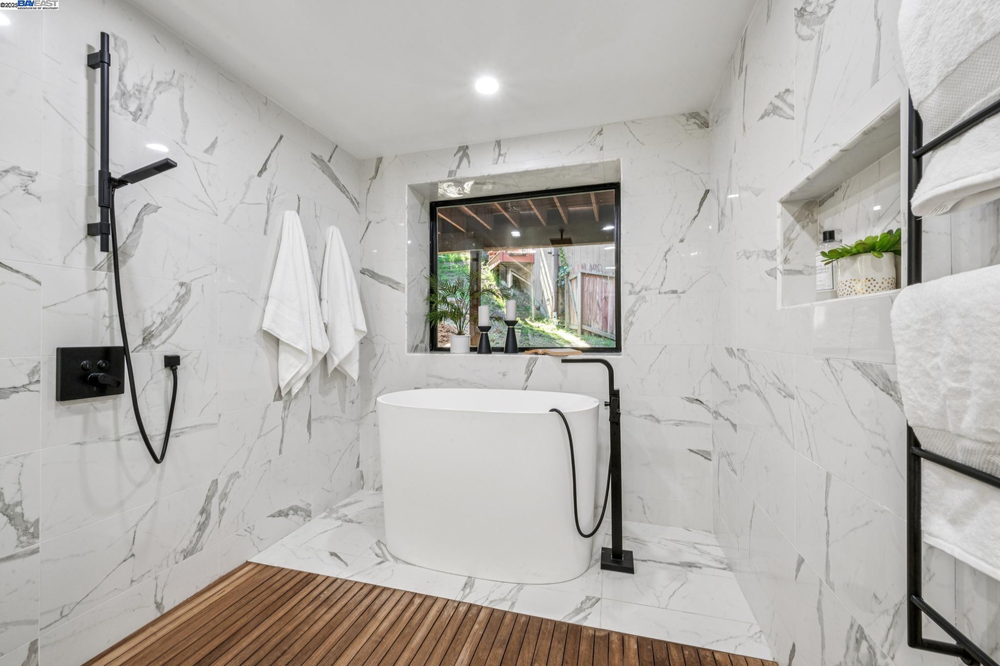 Detail Gallery Image 22 of 46 For 7249 Wild Currant Way, Oakland,  CA 94611 - 3 Beds | 3 Baths