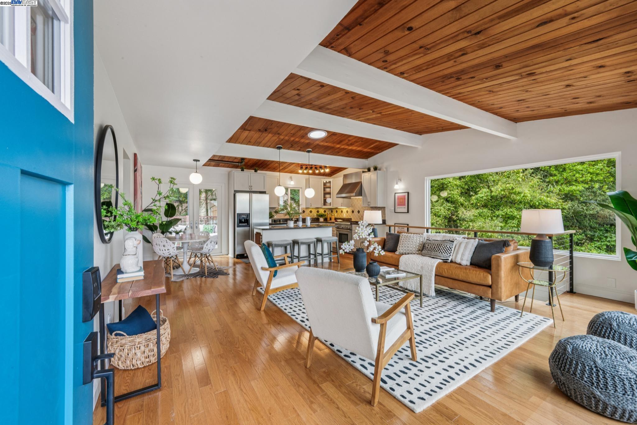 Detail Gallery Image 5 of 46 For 7249 Wild Currant Way, Oakland,  CA 94611 - 3 Beds | 3 Baths