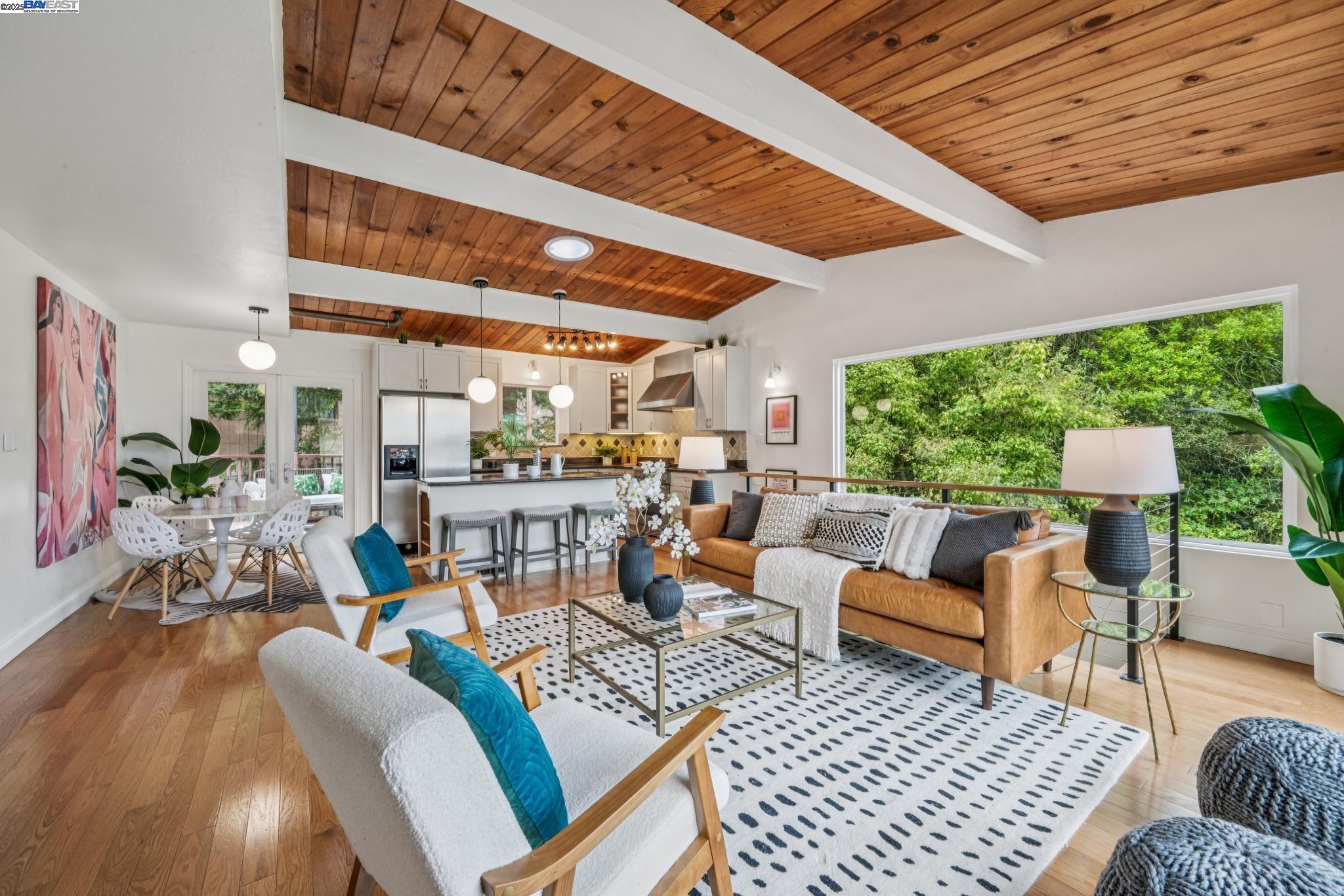 Detail Gallery Image 6 of 46 For 7249 Wild Currant Way, Oakland,  CA 94611 - 3 Beds | 3 Baths