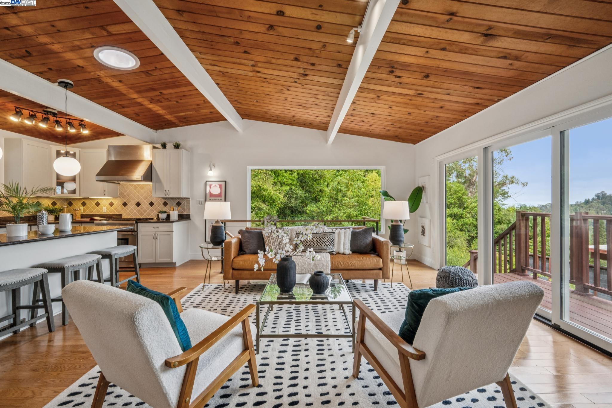 Detail Gallery Image 7 of 46 For 7249 Wild Currant Way, Oakland,  CA 94611 - 3 Beds | 3 Baths