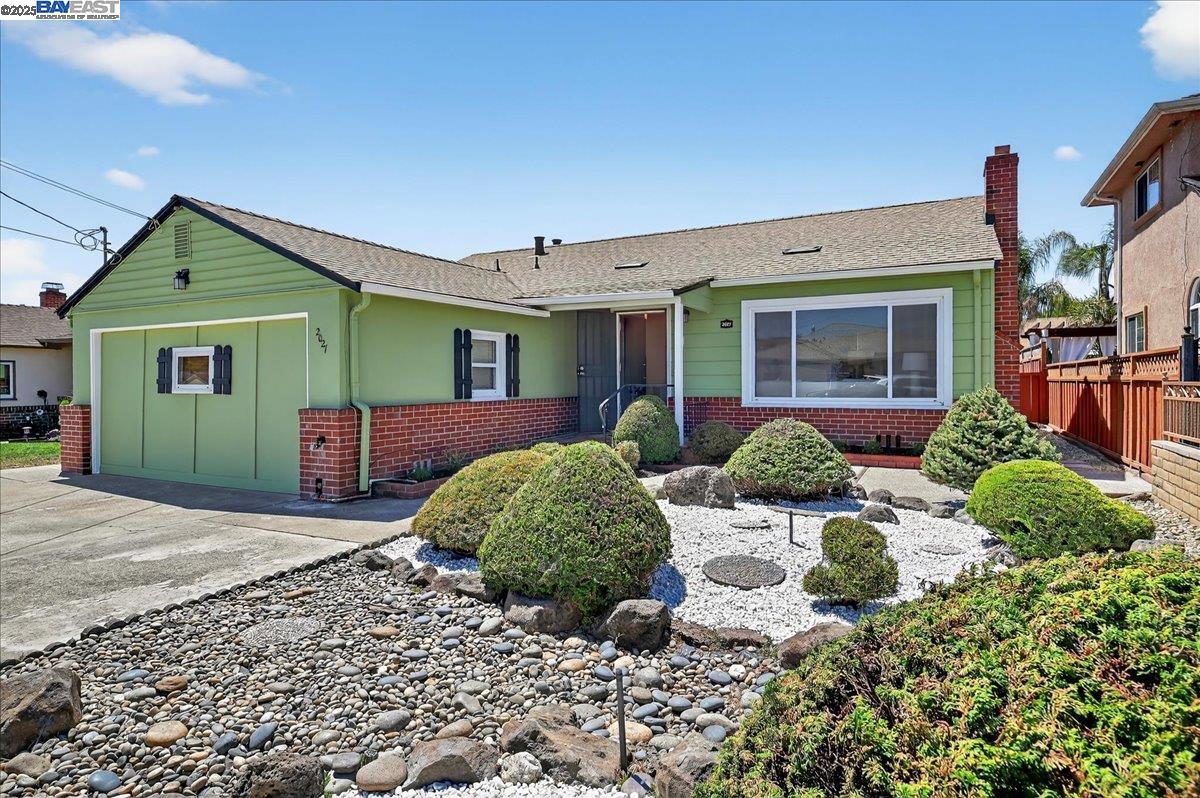 Detail Gallery Image 1 of 41 For 2027 Pacific Ave, San Leandro,  CA 94577 - 3 Beds | 2 Baths
