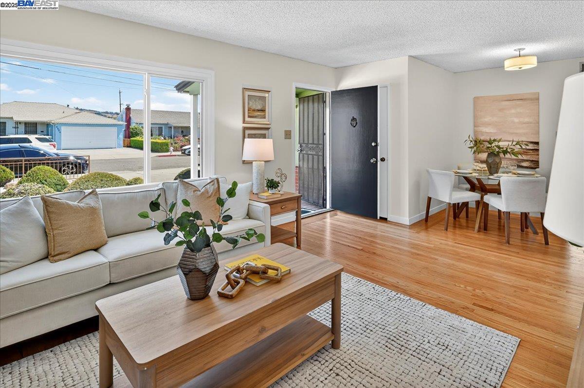 Detail Gallery Image 7 of 41 For 2027 Pacific Ave, San Leandro,  CA 94577 - 3 Beds | 2 Baths