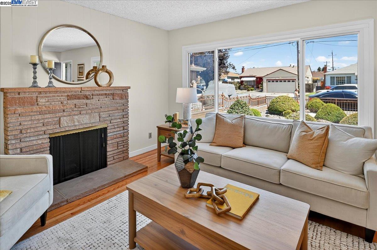 Detail Gallery Image 8 of 41 For 2027 Pacific Ave, San Leandro,  CA 94577 - 3 Beds | 2 Baths