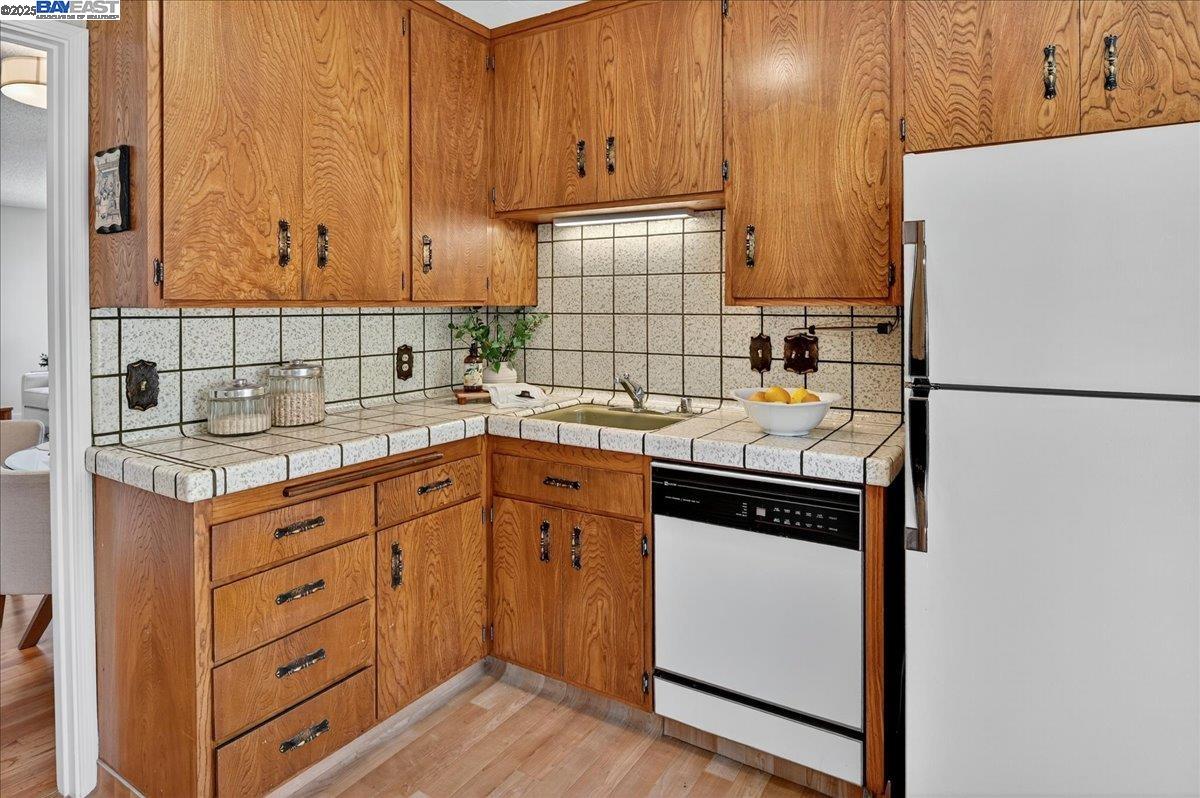 Detail Gallery Image 11 of 41 For 2027 Pacific Ave, San Leandro,  CA 94577 - 3 Beds | 2 Baths