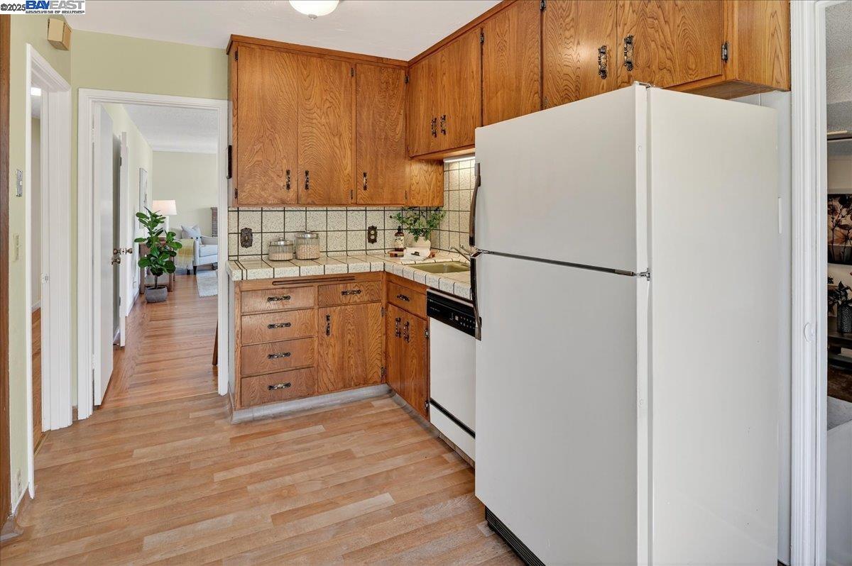 Detail Gallery Image 12 of 41 For 2027 Pacific Ave, San Leandro,  CA 94577 - 3 Beds | 2 Baths