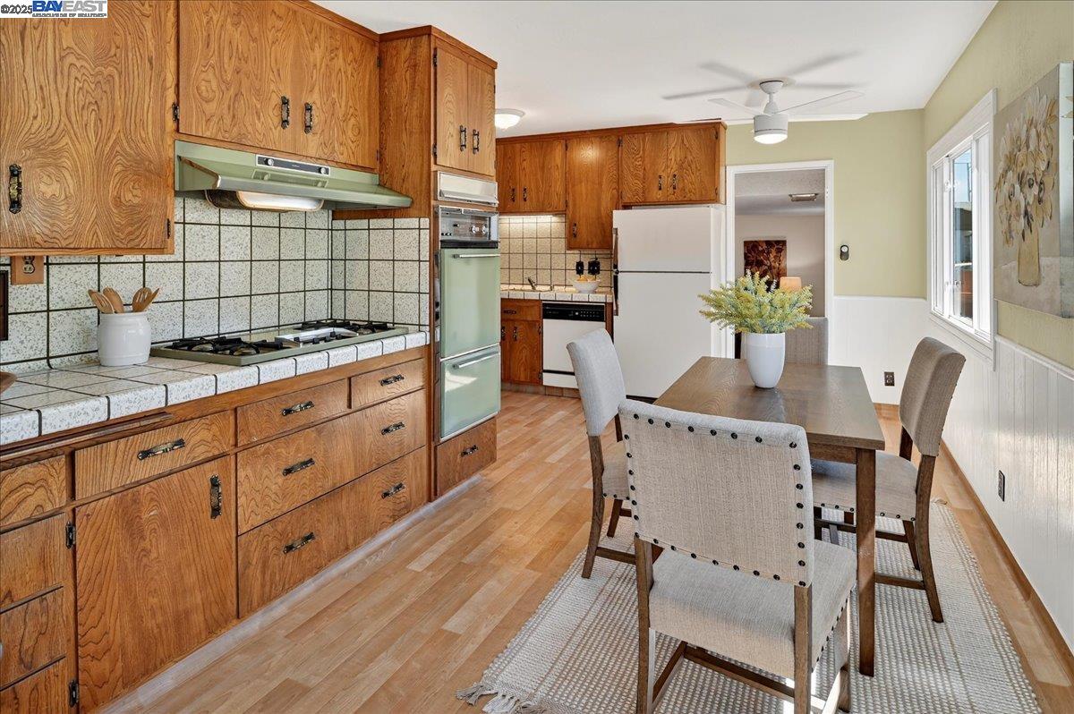 Detail Gallery Image 15 of 41 For 2027 Pacific Ave, San Leandro,  CA 94577 - 3 Beds | 2 Baths