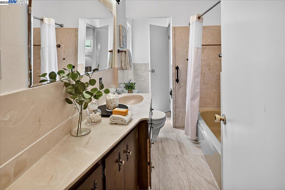 Detail Gallery Image 28 of 41 For 2027 Pacific Ave, San Leandro,  CA 94577 - 3 Beds | 2 Baths