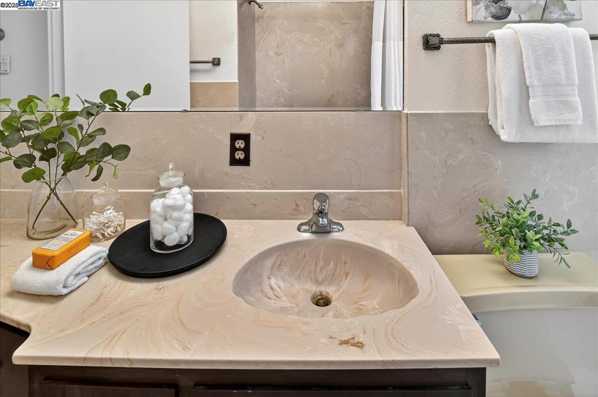 Detail Gallery Image 29 of 41 For 2027 Pacific Ave, San Leandro,  CA 94577 - 3 Beds | 2 Baths