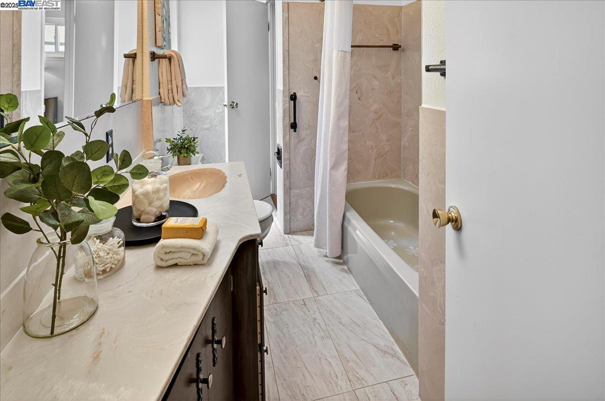 Detail Gallery Image 30 of 41 For 2027 Pacific Ave, San Leandro,  CA 94577 - 3 Beds | 2 Baths