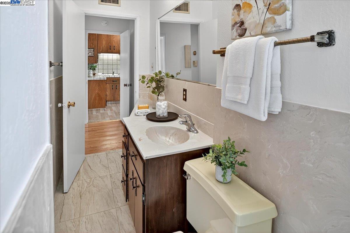 Detail Gallery Image 31 of 41 For 2027 Pacific Ave, San Leandro,  CA 94577 - 3 Beds | 2 Baths