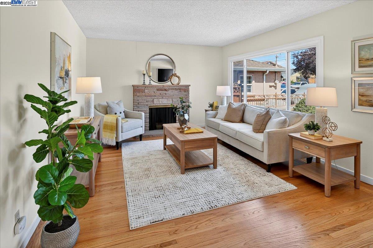 Detail Gallery Image 4 of 41 For 2027 Pacific Ave, San Leandro,  CA 94577 - 3 Beds | 2 Baths