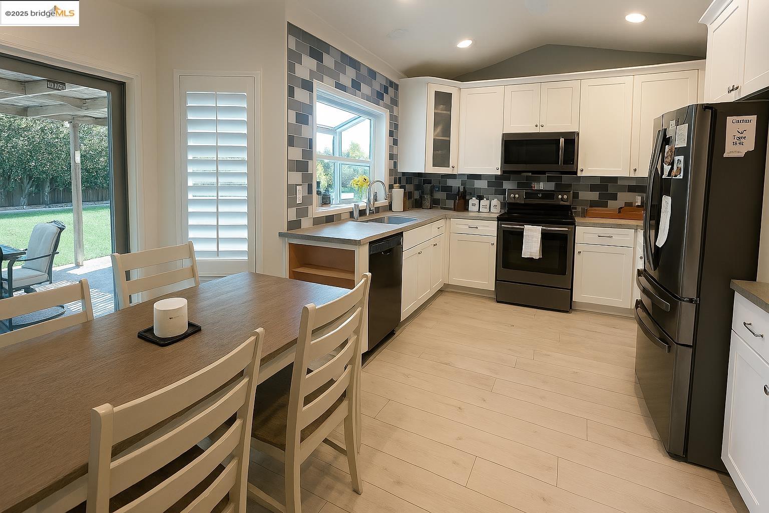 Detail Gallery Image 10 of 22 For 4588 El Monte Ct, Oakley,  CA 94561 - 4 Beds | 3 Baths