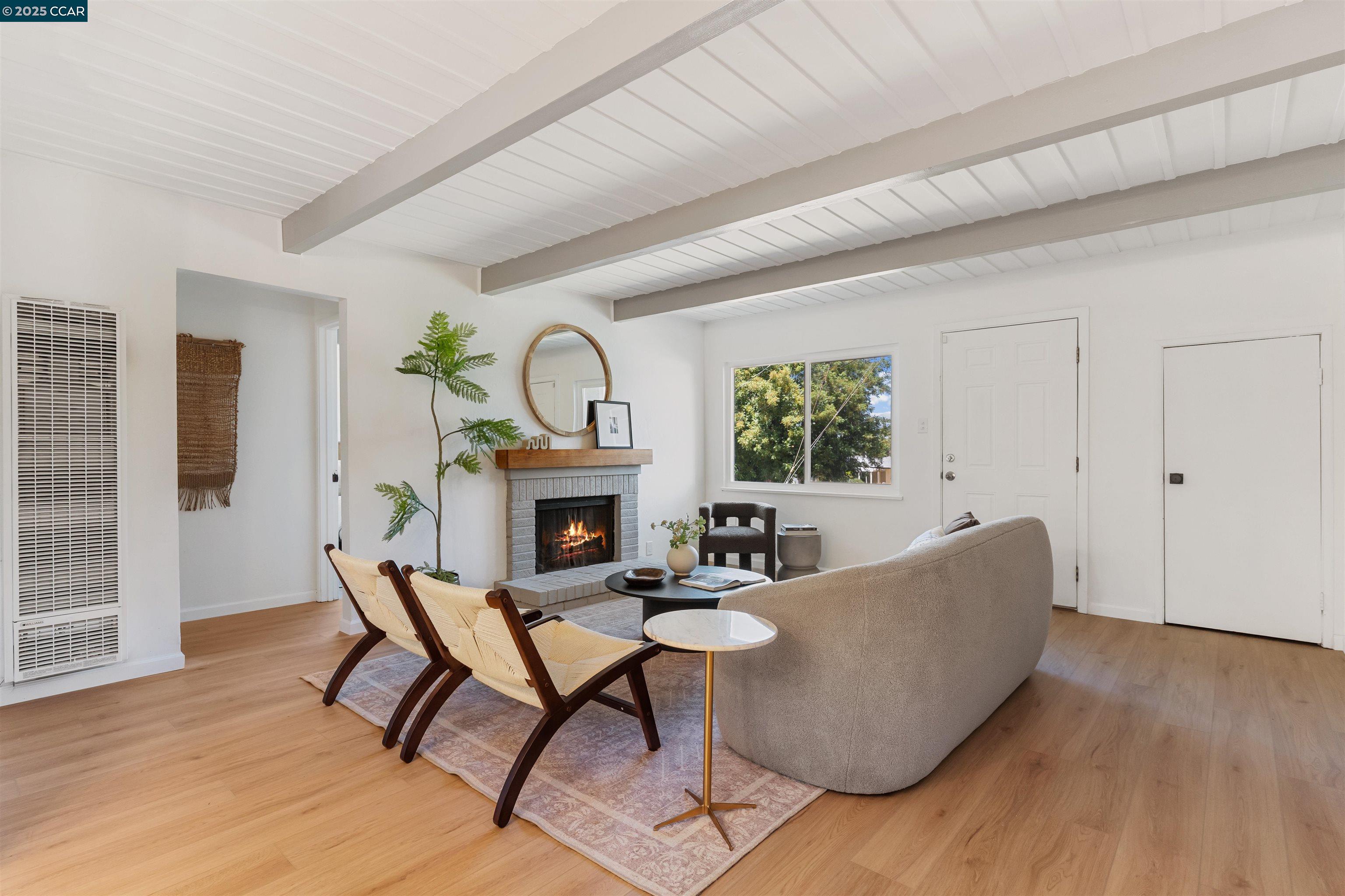 Detail Gallery Image 4 of 29 For 2852 Sweeney Rd, Antioch,  CA 94509 - 3 Beds | 1 Baths