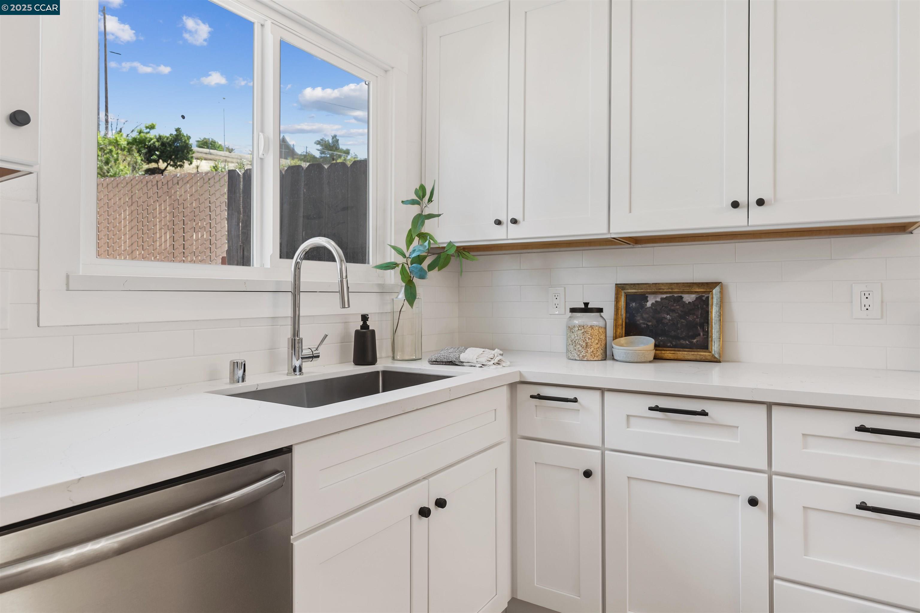 Detail Gallery Image 9 of 29 For 2852 Sweeney Rd, Antioch,  CA 94509 - 3 Beds | 1 Baths