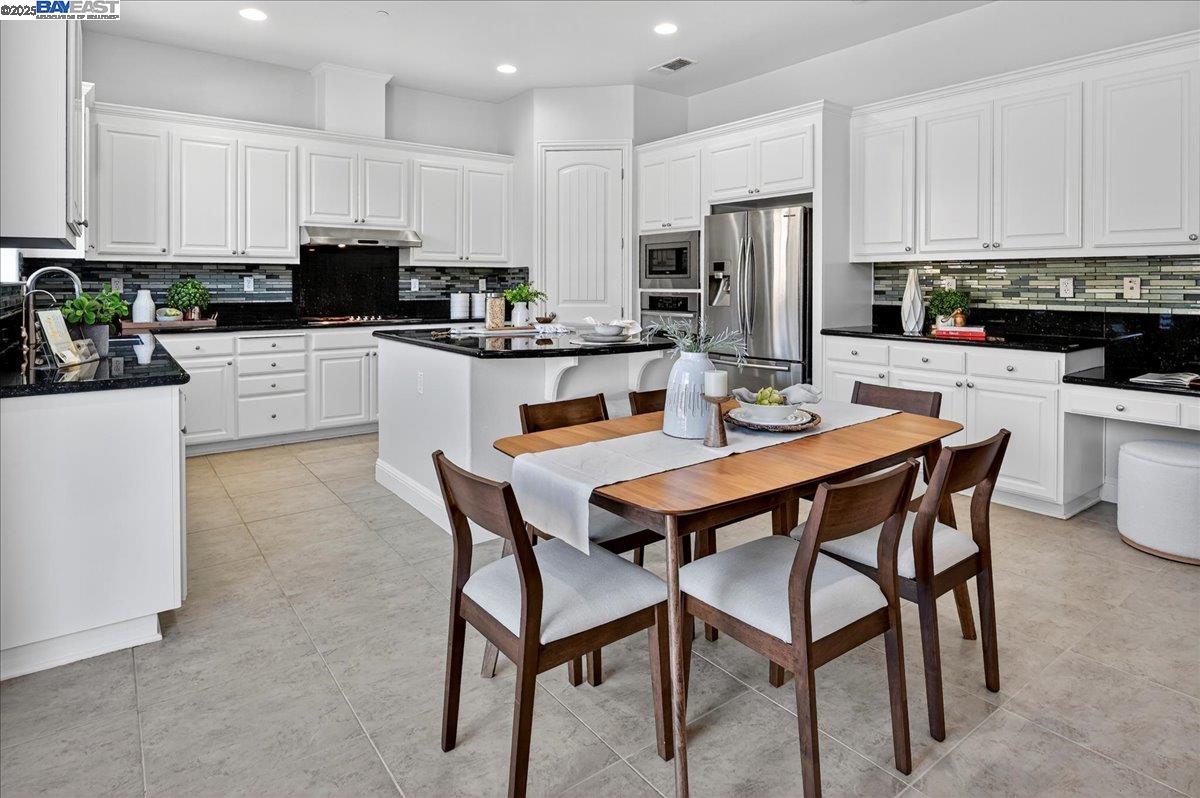 Detail Gallery Image 19 of 60 For 7829 Ridgeline Place, Dublin,  CA 94568 - 5 Beds | 4/1 Baths