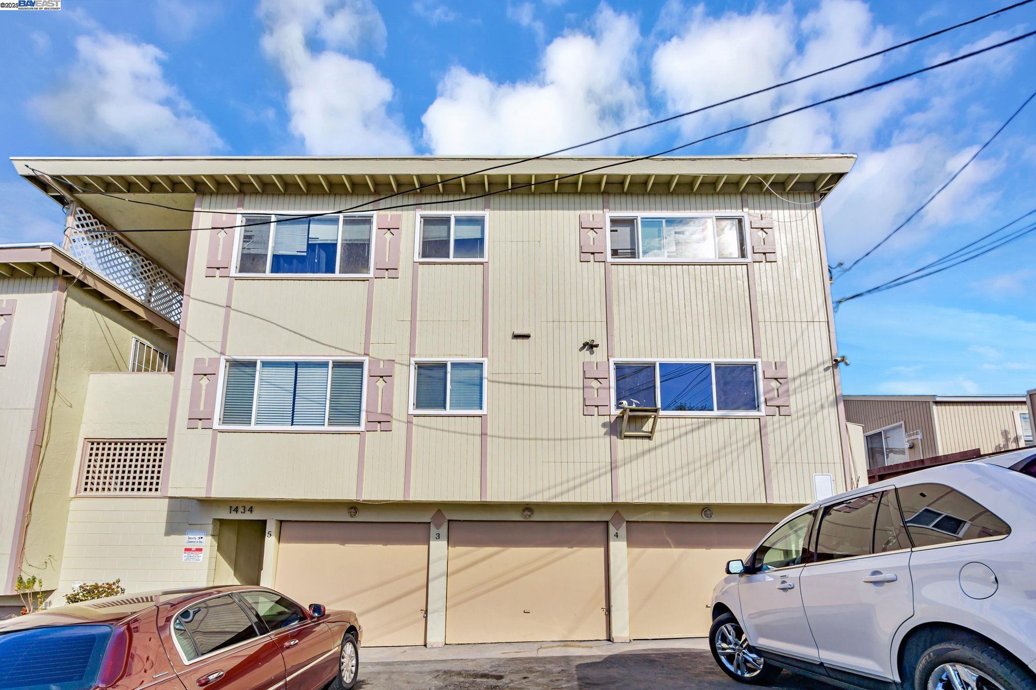 Detail Gallery Image 1 of 32 For 1434 Loeffler Ln #3,  Concord,  CA 94521 - 2 Beds | 1 Baths