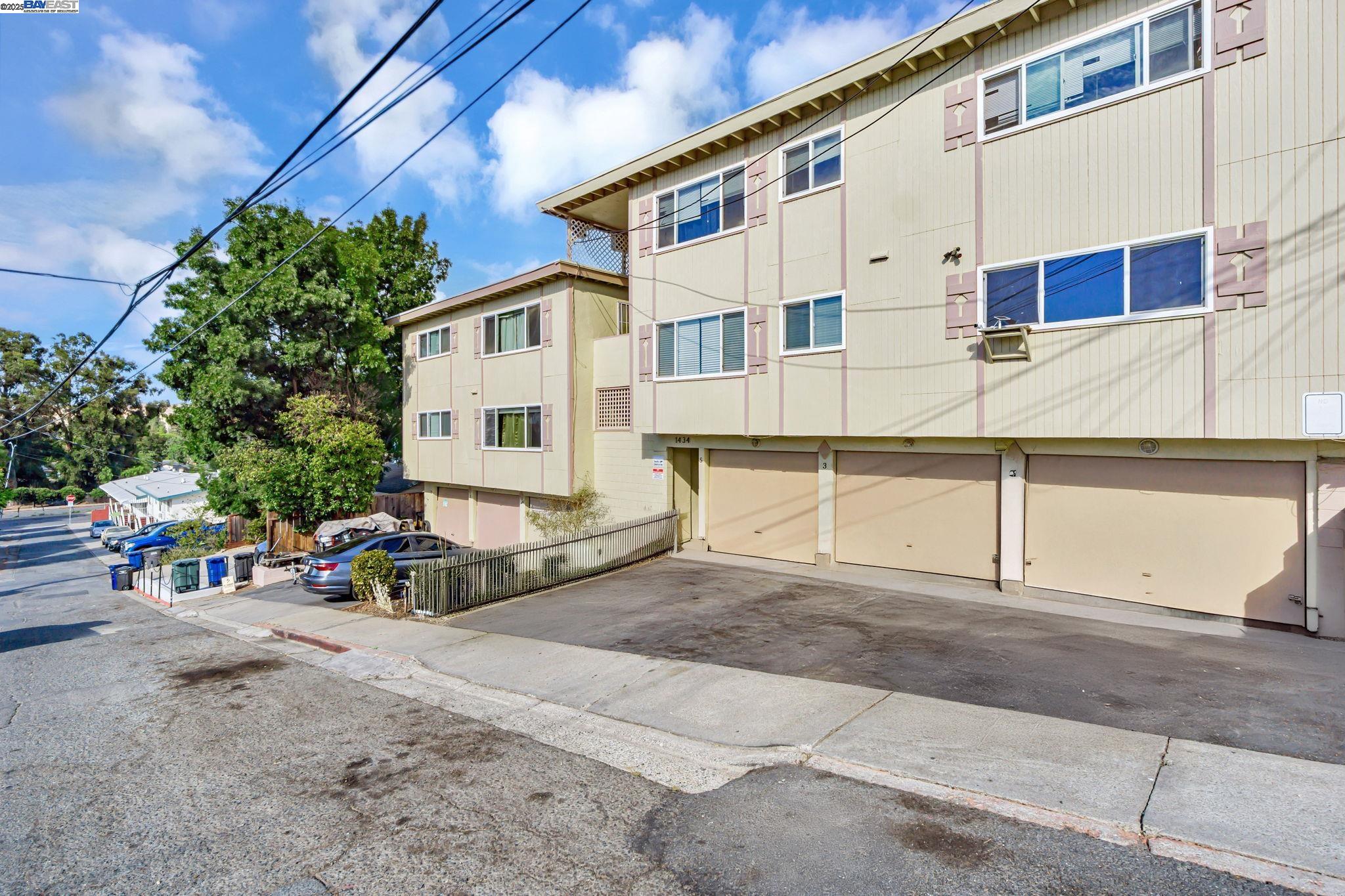 Detail Gallery Image 2 of 32 For 1434 Loeffler Ln #3,  Concord,  CA 94521 - 2 Beds | 1 Baths