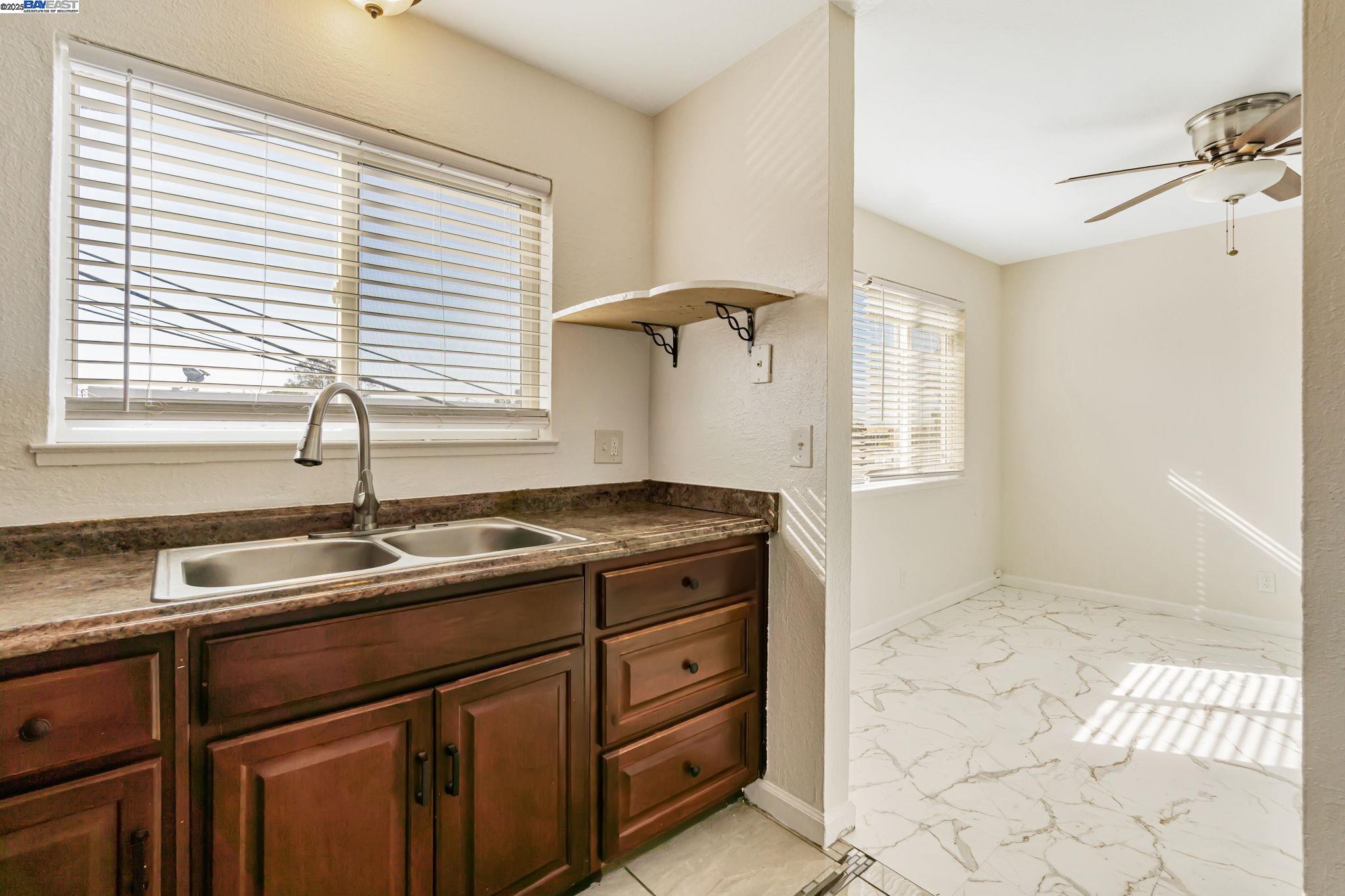 Detail Gallery Image 11 of 32 For 1434 Loeffler Ln #3,  Concord,  CA 94521 - 2 Beds | 1 Baths
