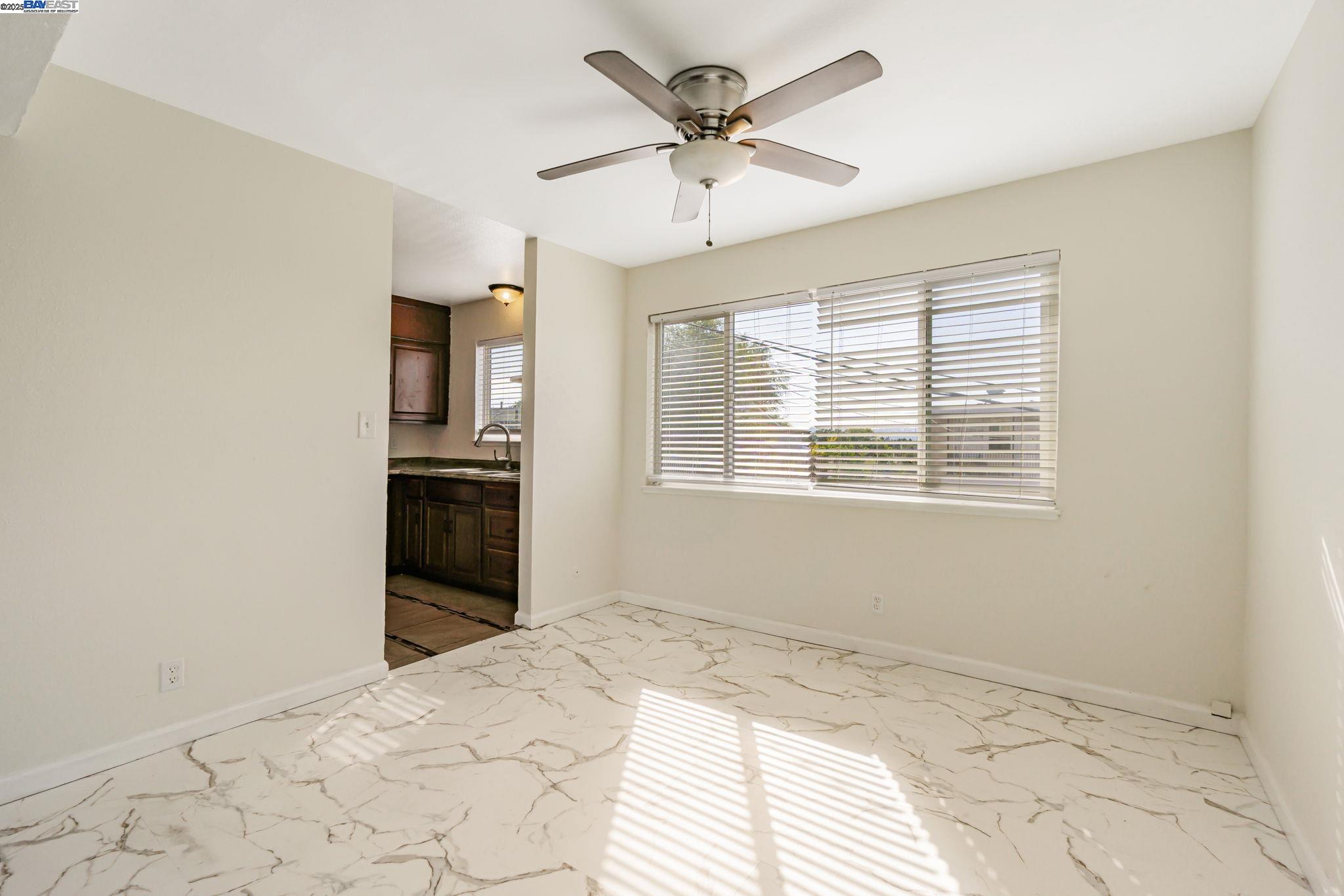 Detail Gallery Image 14 of 32 For 1434 Loeffler Ln #3,  Concord,  CA 94521 - 2 Beds | 1 Baths