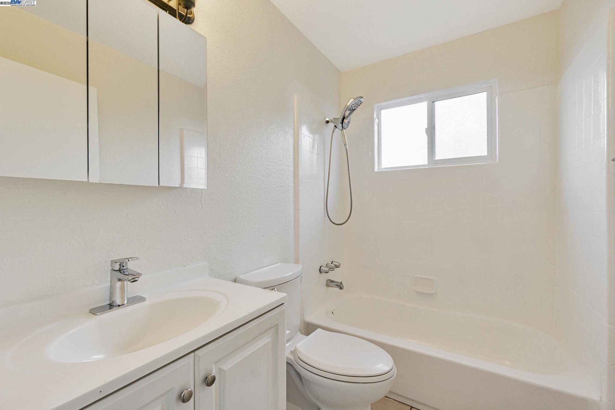 Detail Gallery Image 26 of 32 For 1434 Loeffler Ln #3,  Concord,  CA 94521 - 2 Beds | 1 Baths