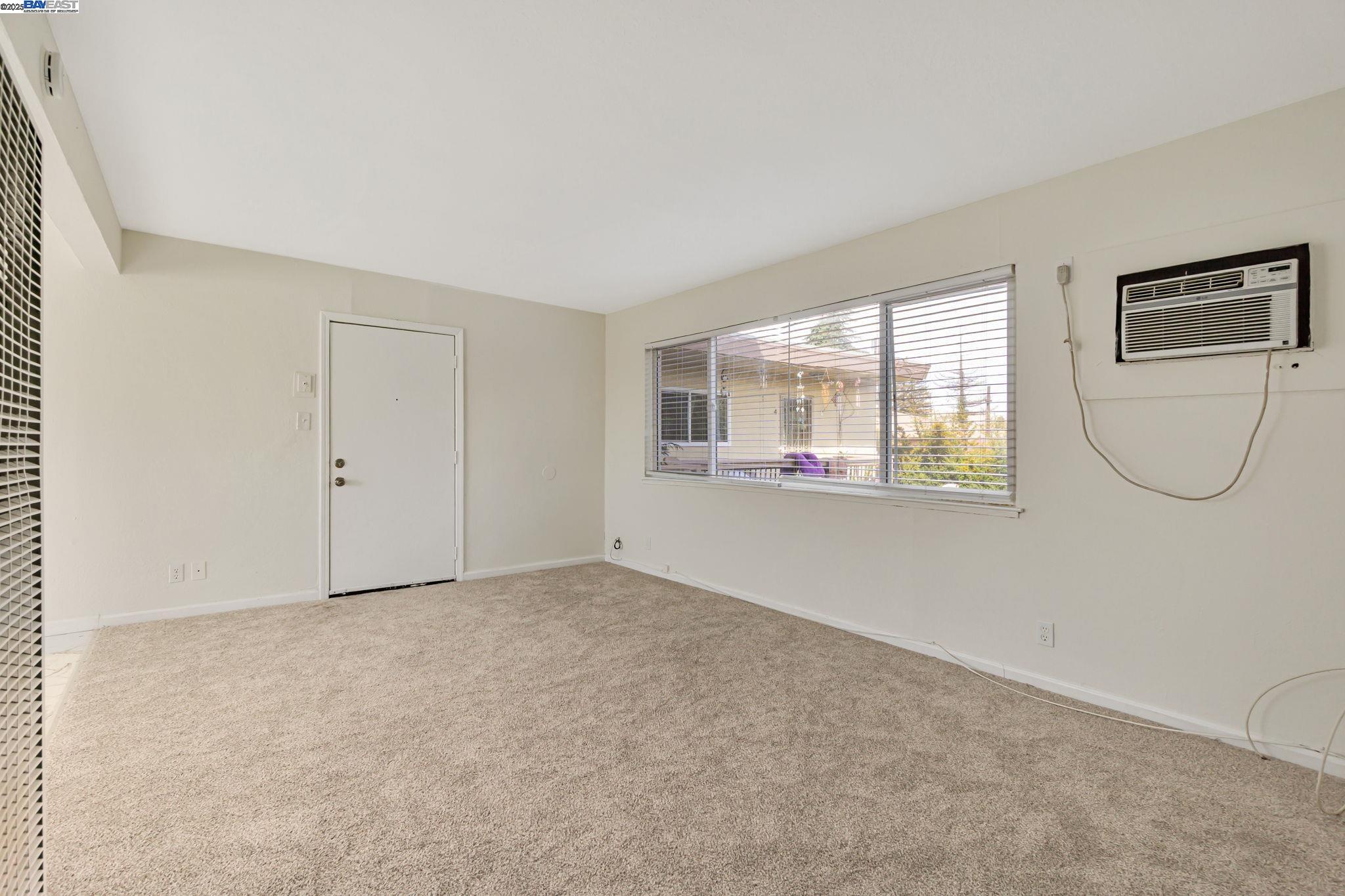 Detail Gallery Image 6 of 32 For 1434 Loeffler Ln #3,  Concord,  CA 94521 - 2 Beds | 1 Baths