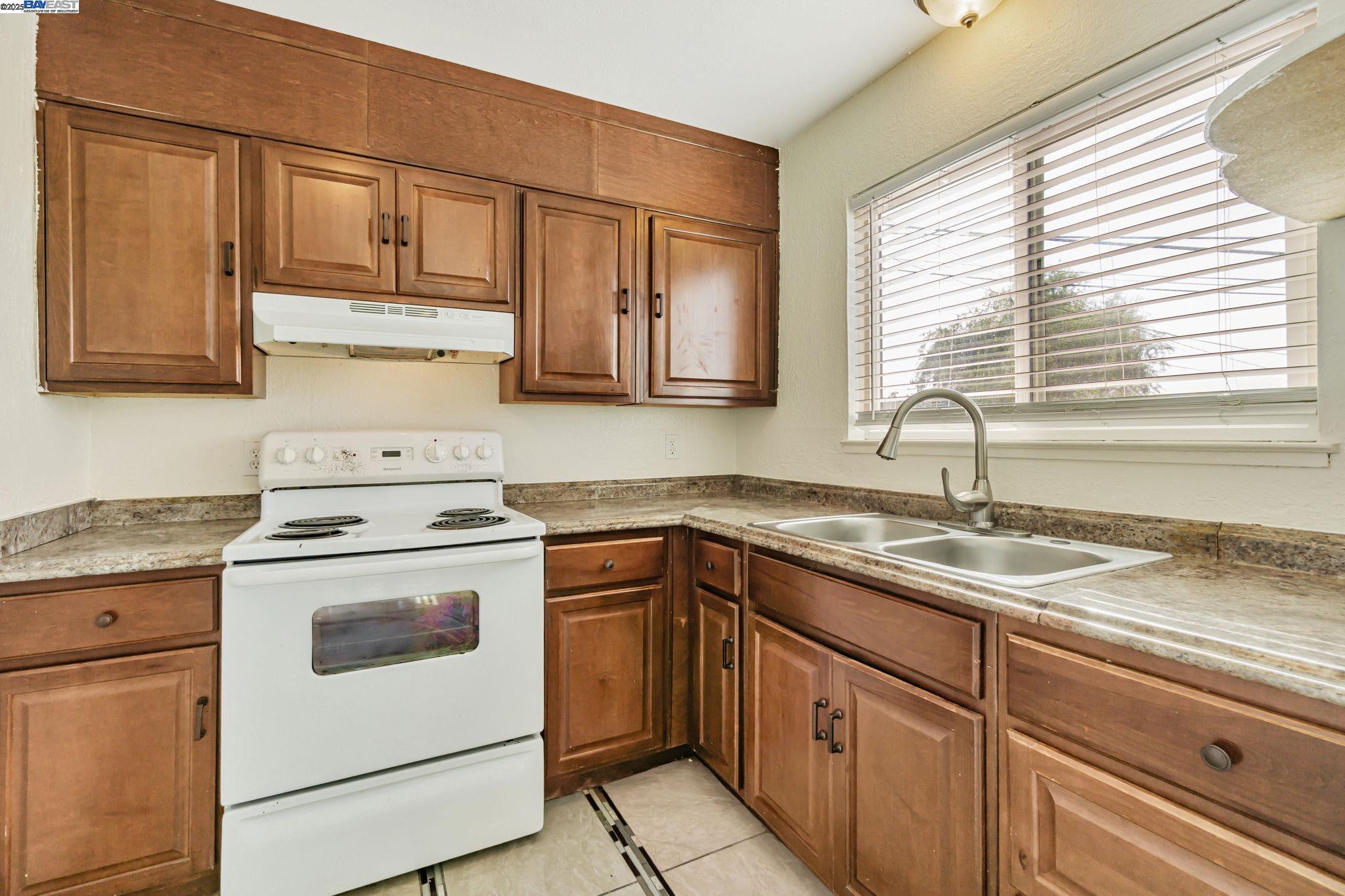Detail Gallery Image 10 of 32 For 1434 Loeffler Ln #3,  Concord,  CA 94521 - 2 Beds | 1 Baths