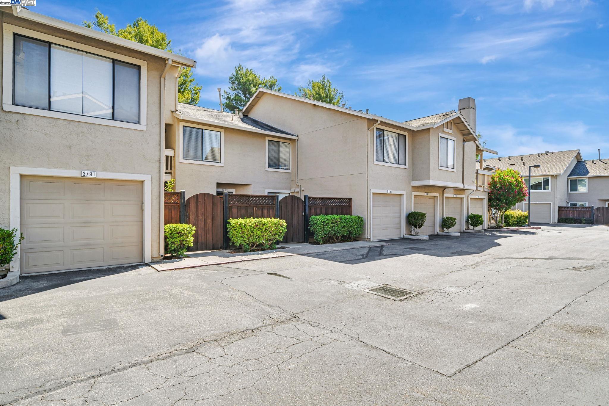 Detail Gallery Image 2 of 39 For 3791 Crow Canyon Road, San Ramon,  CA 94582 - 2 Beds | 2/1 Baths