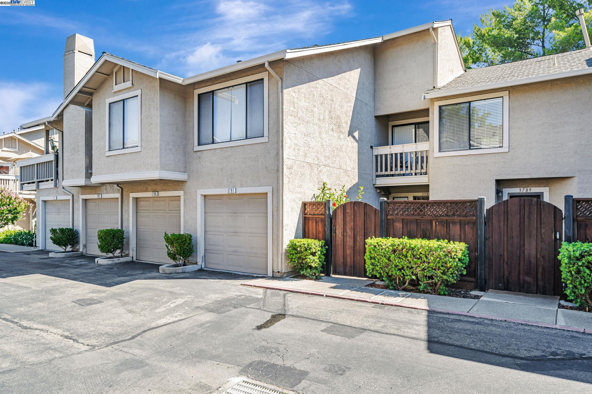 Detail Gallery Image 3 of 39 For 3791 Crow Canyon Road, San Ramon,  CA 94582 - 2 Beds | 2/1 Baths