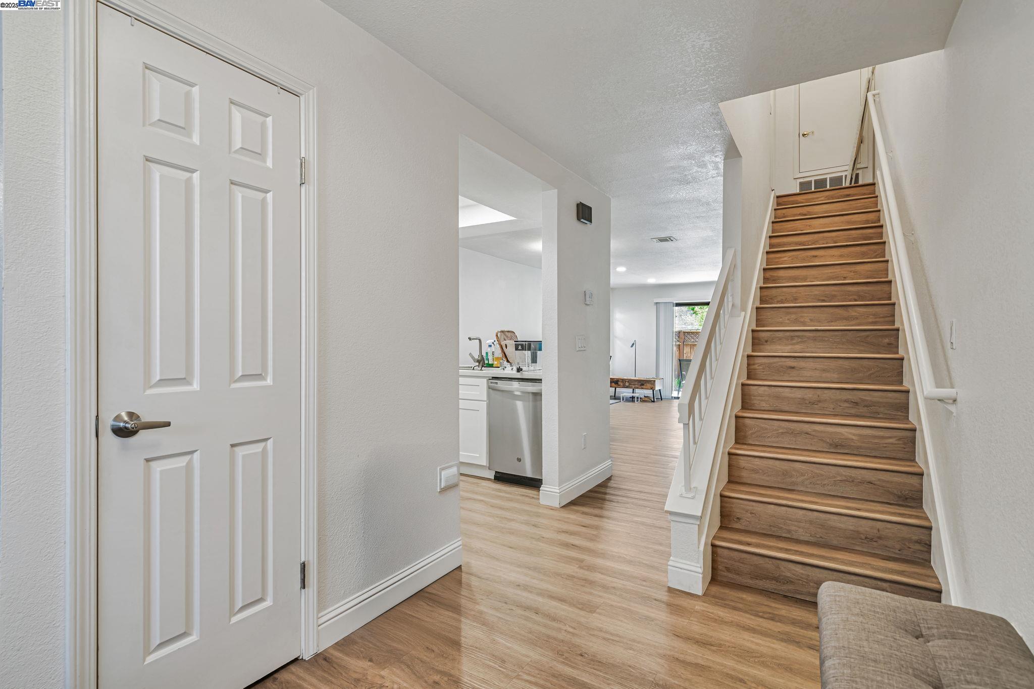 Detail Gallery Image 5 of 39 For 3791 Crow Canyon Road, San Ramon,  CA 94582 - 2 Beds | 2/1 Baths