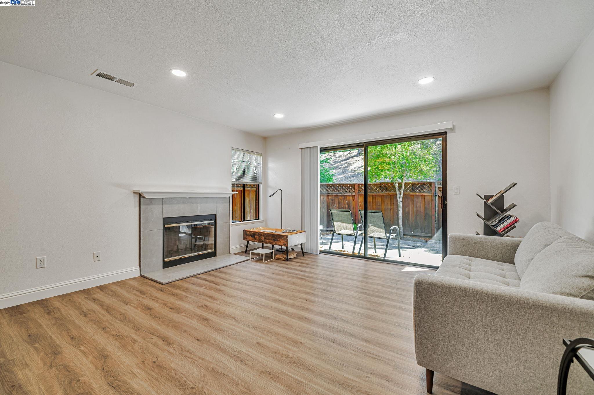 Detail Gallery Image 6 of 39 For 3791 Crow Canyon Road, San Ramon,  CA 94582 - 2 Beds | 2/1 Baths