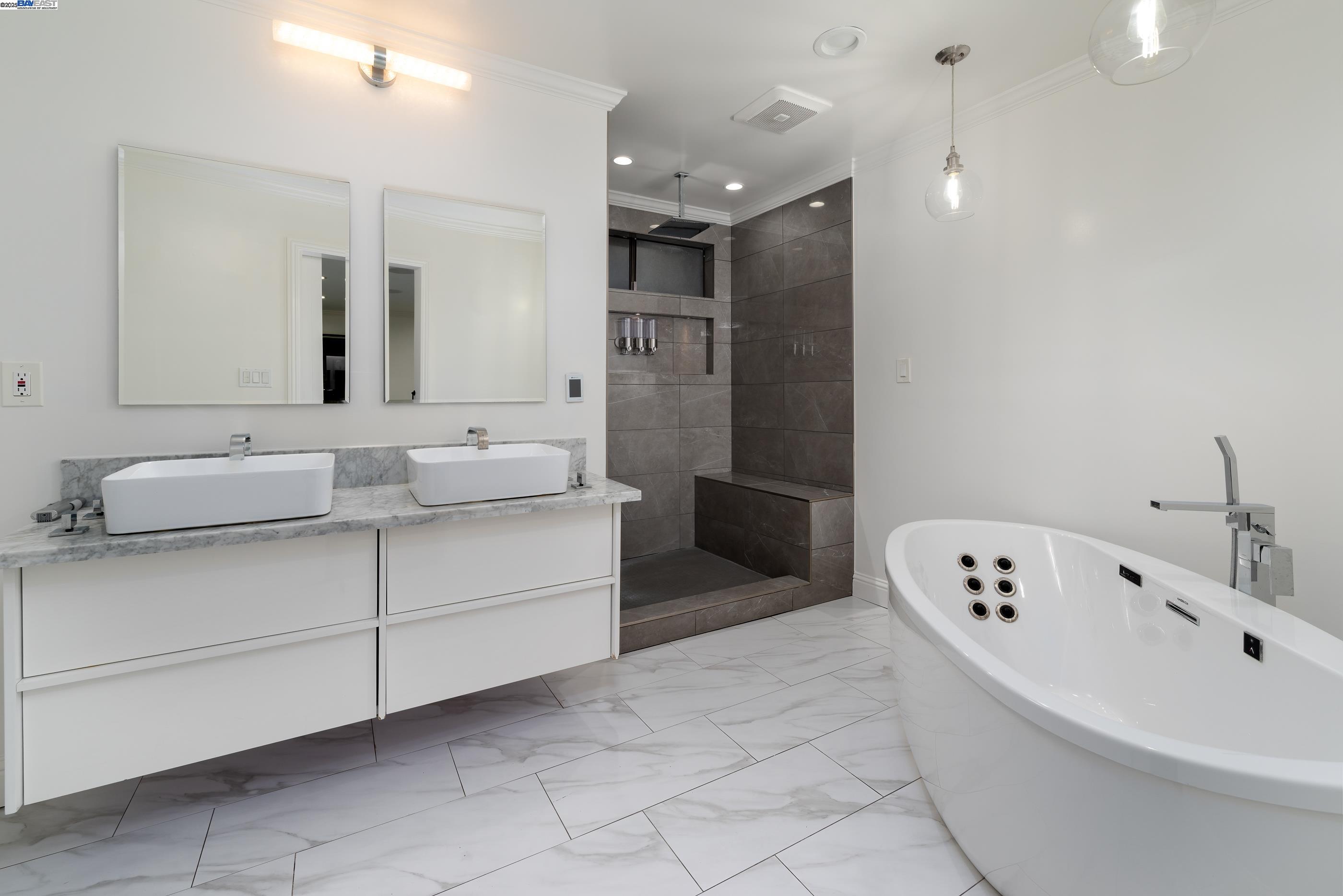 Detail Gallery Image 11 of 24 For 20111 W Ridge Ct #12,  Castro Valley,  CA 94546 - 2 Beds | 2/1 Baths