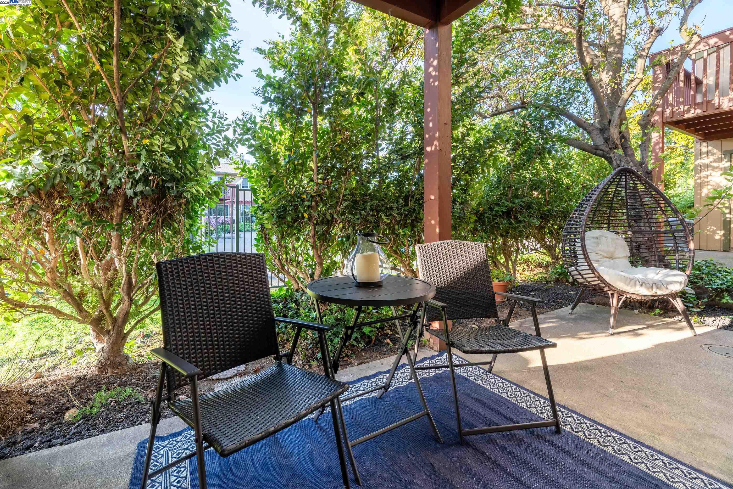 Detail Gallery Image 20 of 24 For 20111 W Ridge Ct #12,  Castro Valley,  CA 94546 - 2 Beds | 2/1 Baths