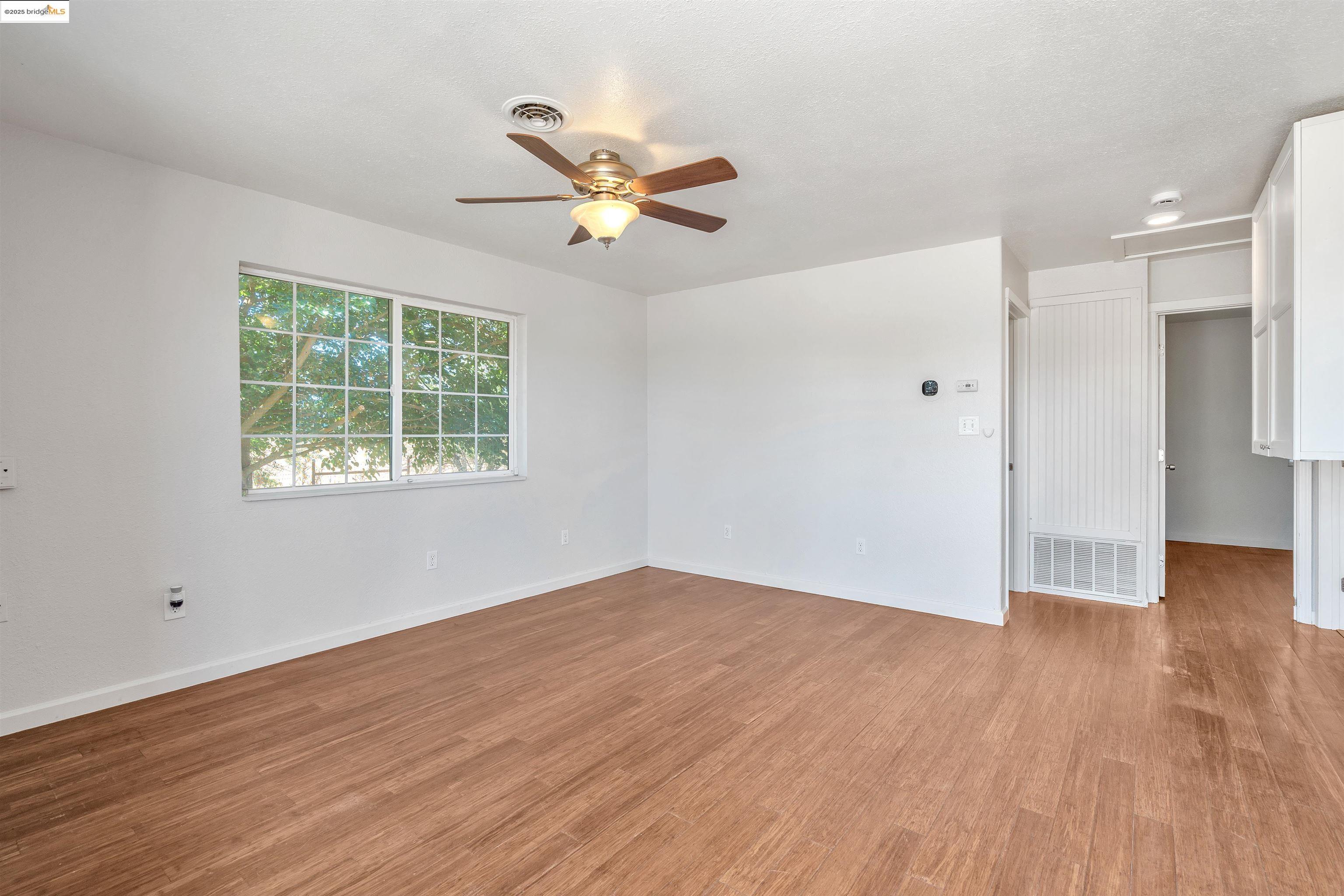 Detail Gallery Image 5 of 51 For 5881 Pleasant Grove Rd, Pleasant Grove,  CA 95668 - 2 Beds | 1 Baths