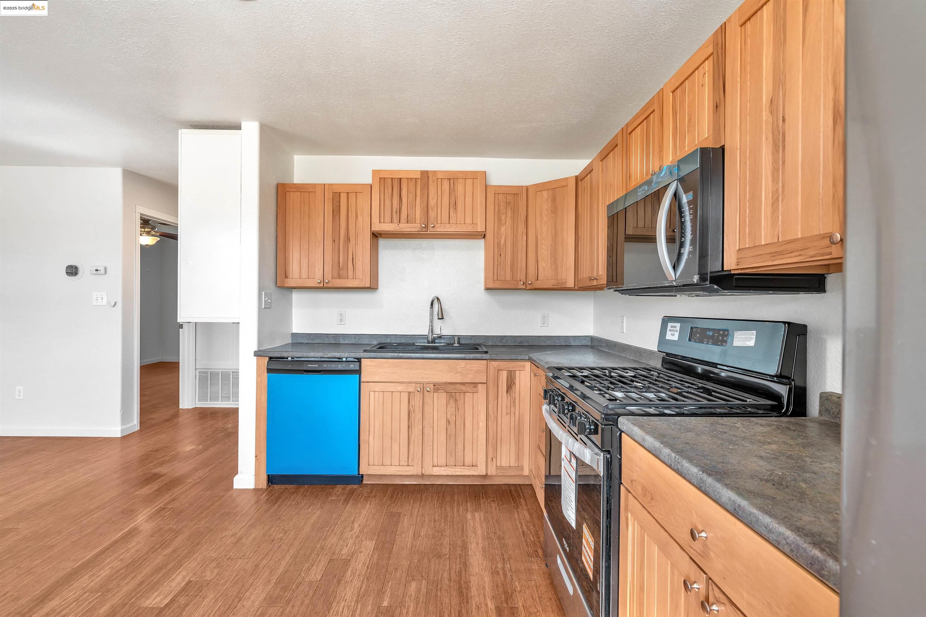 Detail Gallery Image 9 of 51 For 5881 Pleasant Grove Rd, Pleasant Grove,  CA 95668 - 2 Beds | 1 Baths