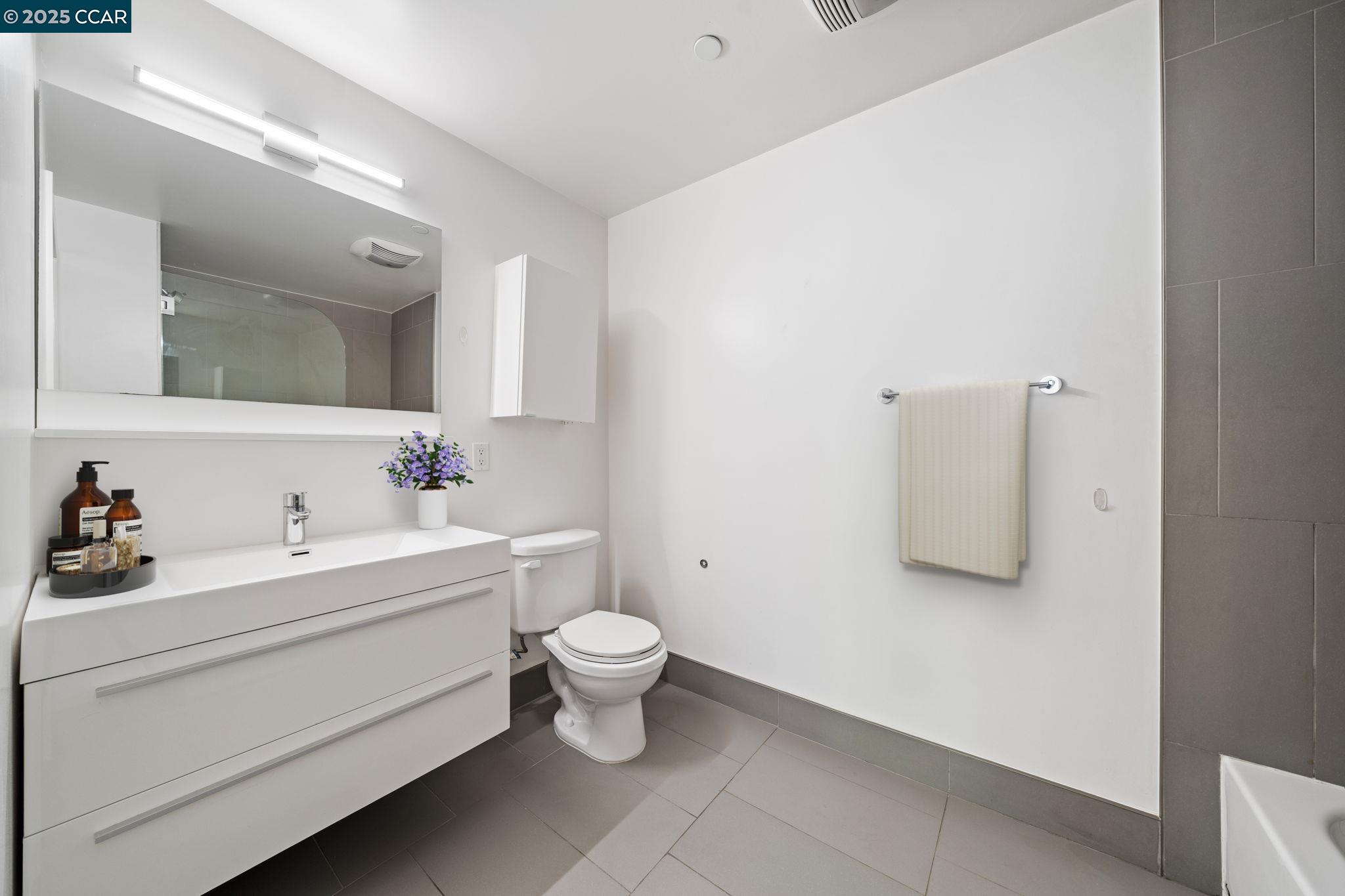 Detail Gallery Image 5 of 27 For 11 Franklin Street #302,  San Francisco,  CA 94102 - 1 Beds | 1 Baths