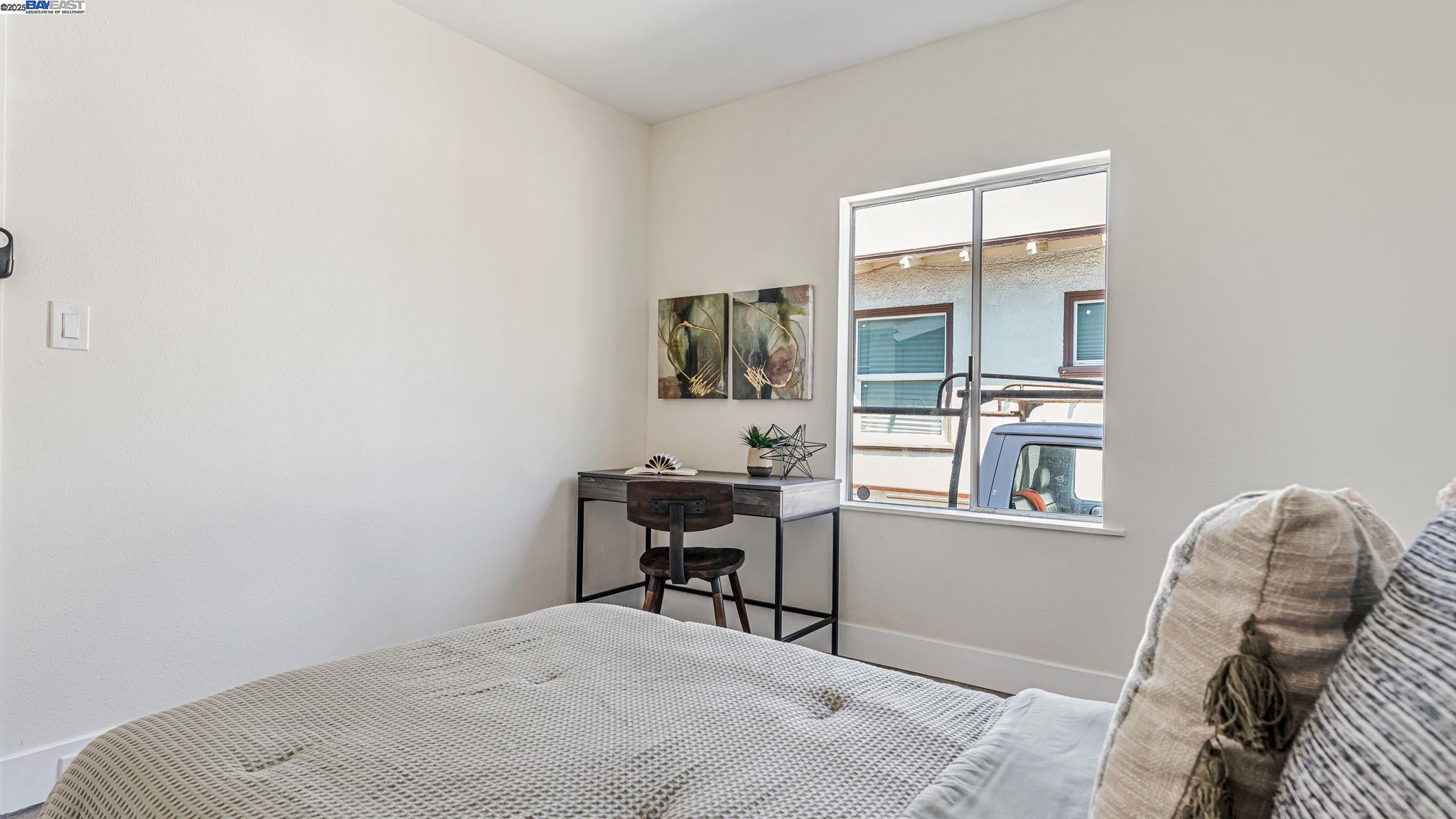 Detail Gallery Image 11 of 23 For 2827 Bartlett St, Oakland,  CA 94602 - 3 Beds | 1 Baths