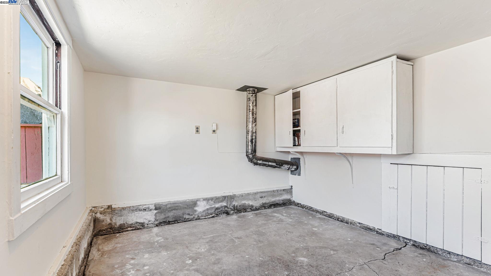 Detail Gallery Image 17 of 23 For 2827 Bartlett St, Oakland,  CA 94602 - 3 Beds | 1 Baths