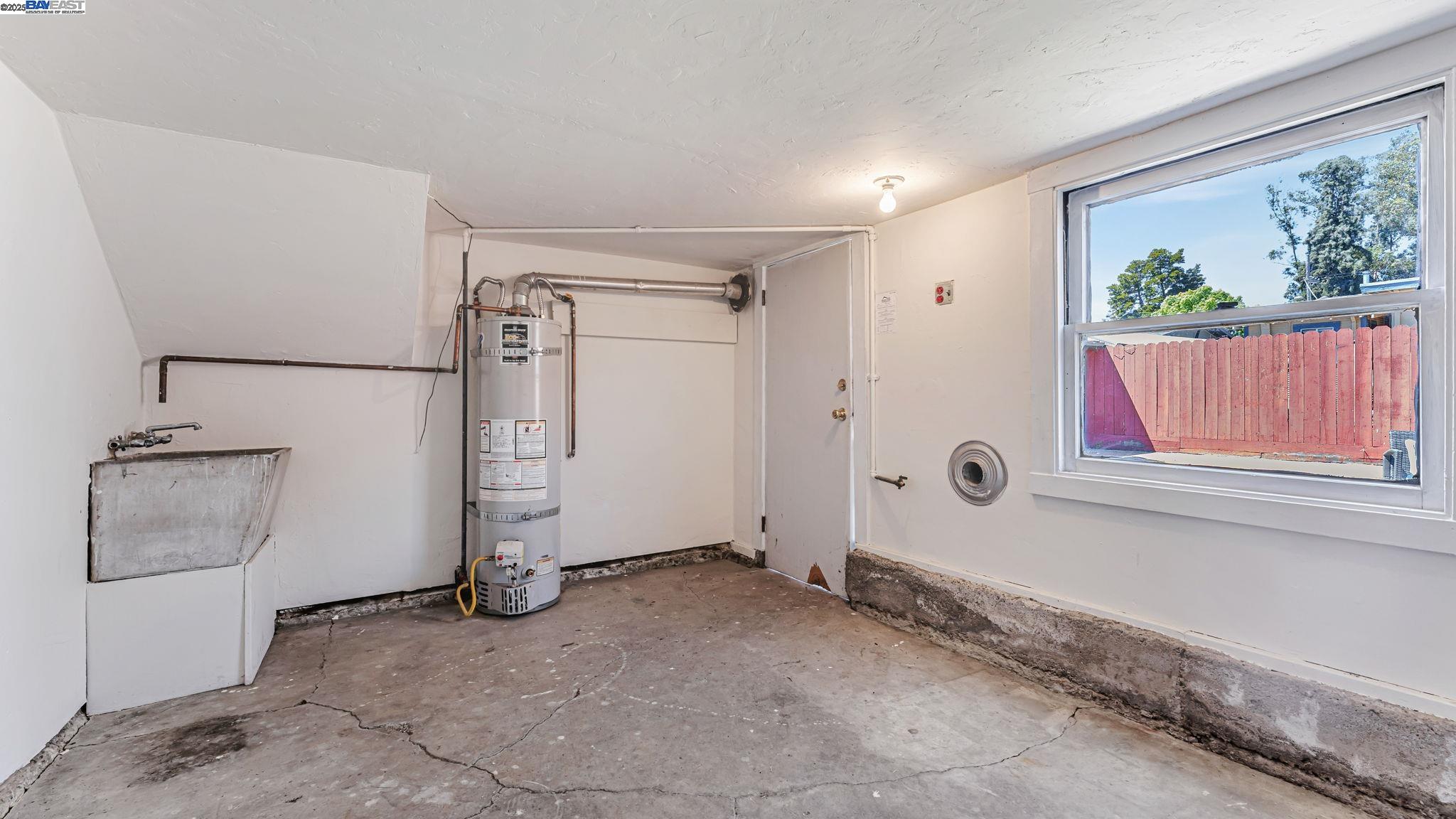 Detail Gallery Image 18 of 23 For 2827 Bartlett St, Oakland,  CA 94602 - 3 Beds | 1 Baths