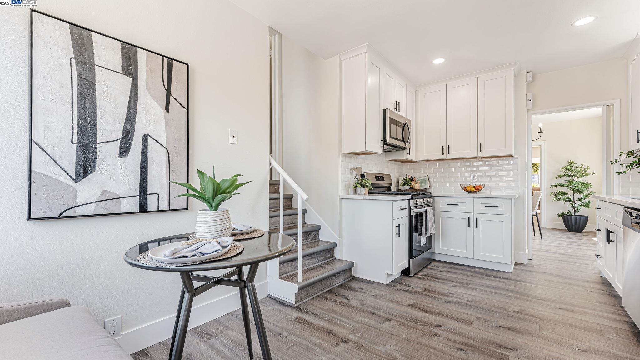 Detail Gallery Image 5 of 23 For 2827 Bartlett St, Oakland,  CA 94602 - 3 Beds | 1 Baths