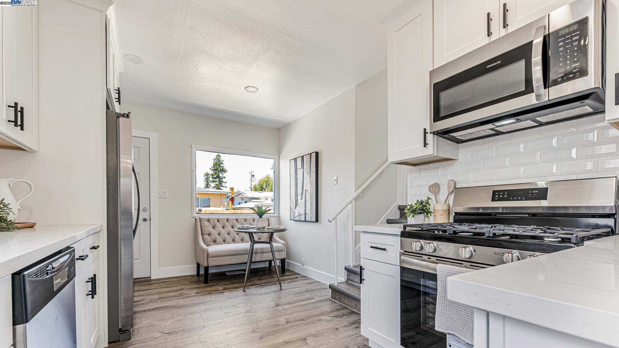 Detail Gallery Image 6 of 23 For 2827 Bartlett St, Oakland,  CA 94602 - 3 Beds | 1 Baths