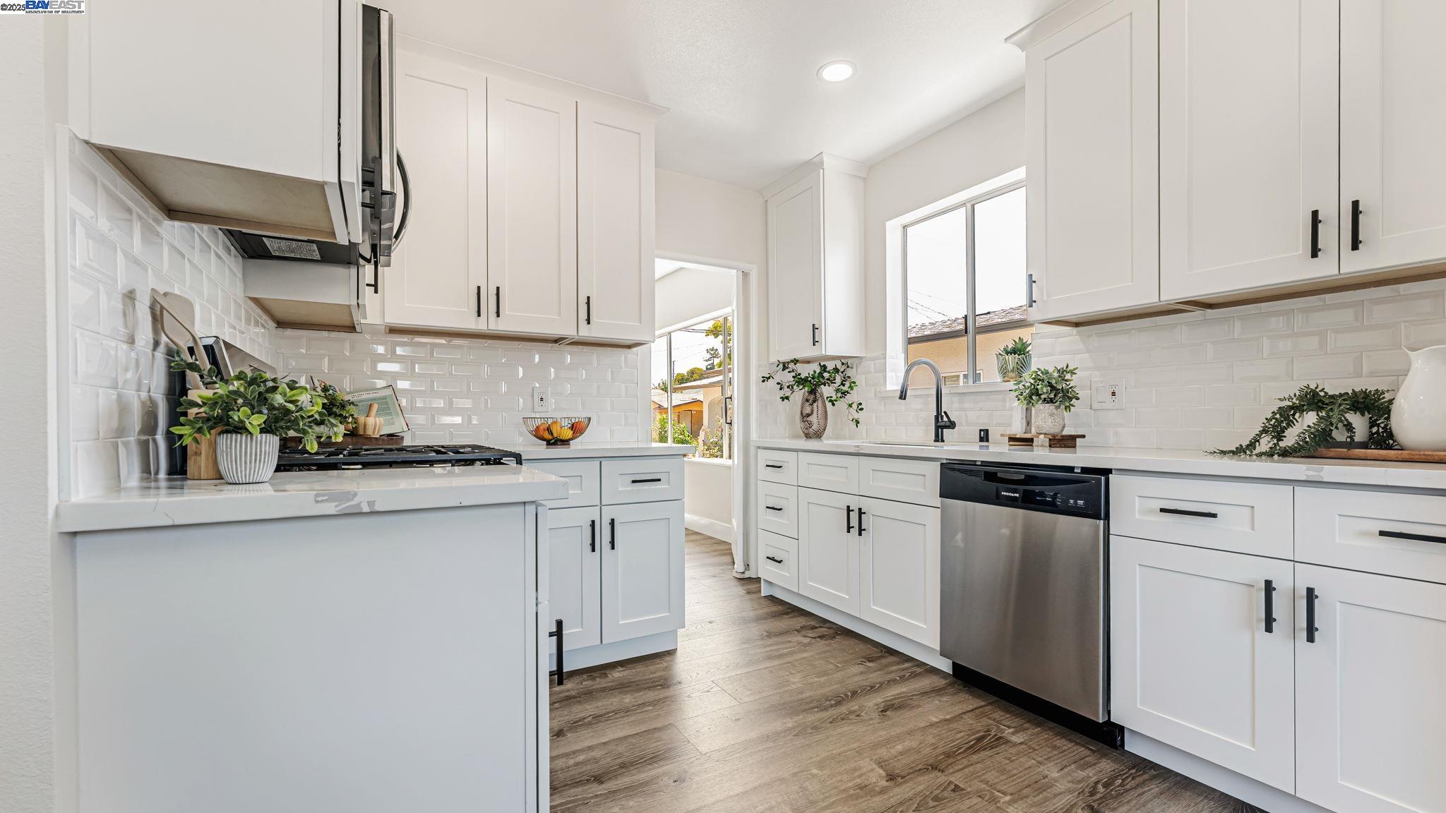 Detail Gallery Image 7 of 23 For 2827 Bartlett St, Oakland,  CA 94602 - 3 Beds | 1 Baths