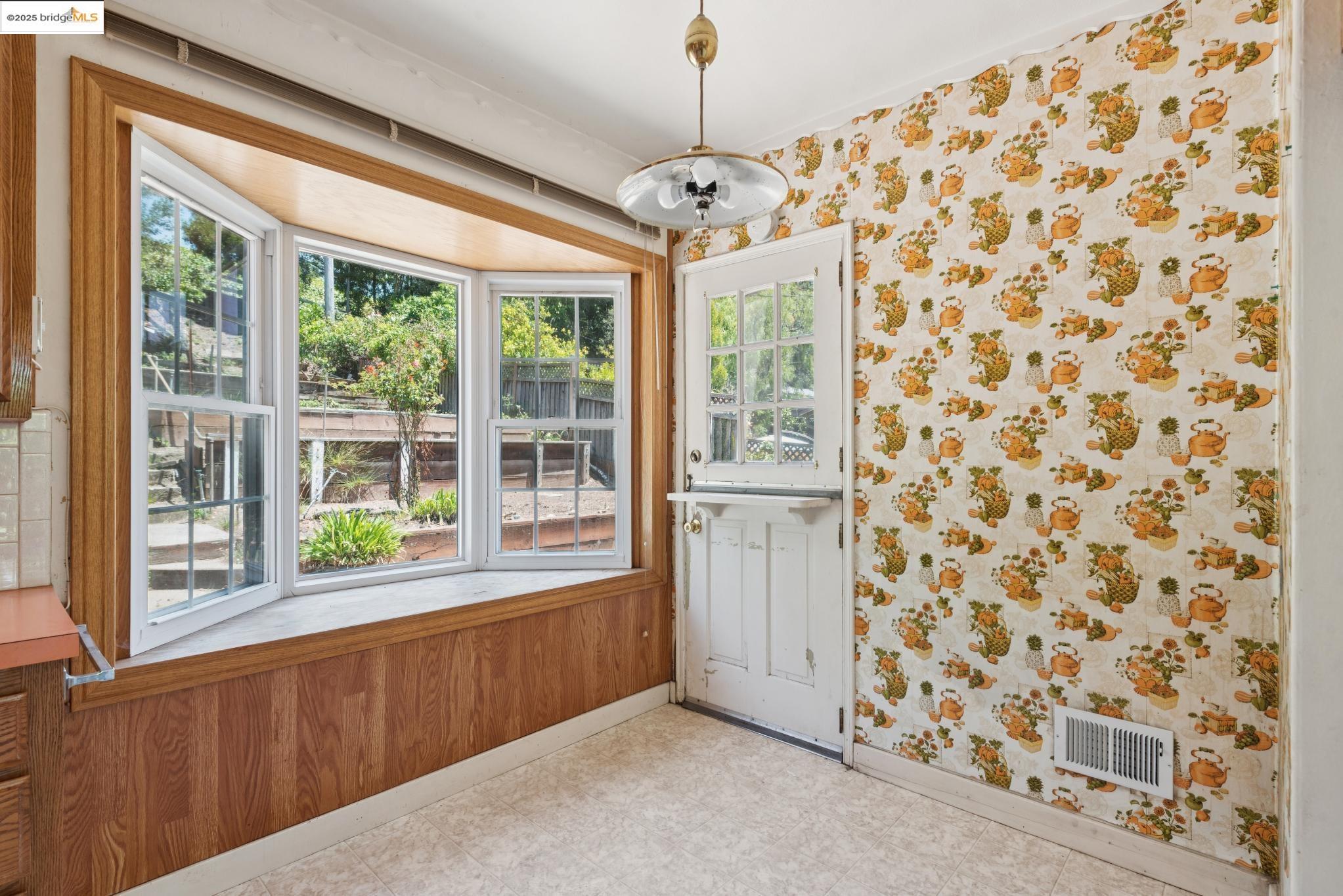 Detail Gallery Image 24 of 60 For 4751 Lincoln Ave, Oakland,  CA 94602 - 2 Beds | 1 Baths