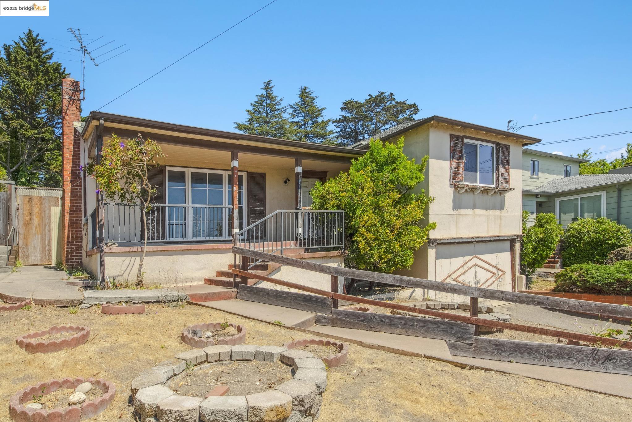 Detail Gallery Image 4 of 60 For 4751 Lincoln Ave, Oakland,  CA 94602 - 2 Beds | 1 Baths