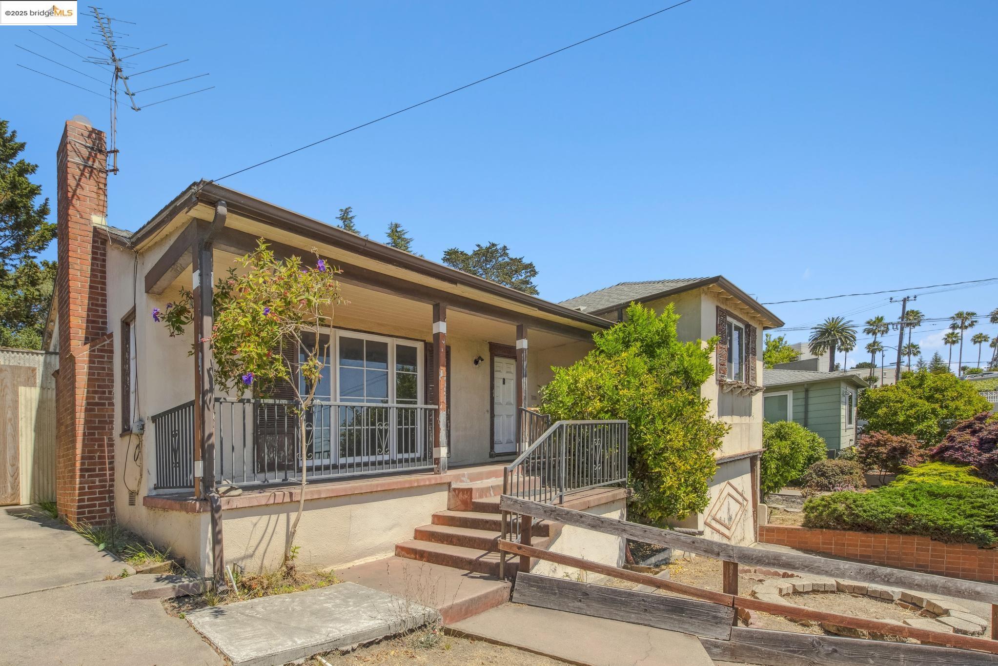Detail Gallery Image 5 of 60 For 4751 Lincoln Ave, Oakland,  CA 94602 - 2 Beds | 1 Baths