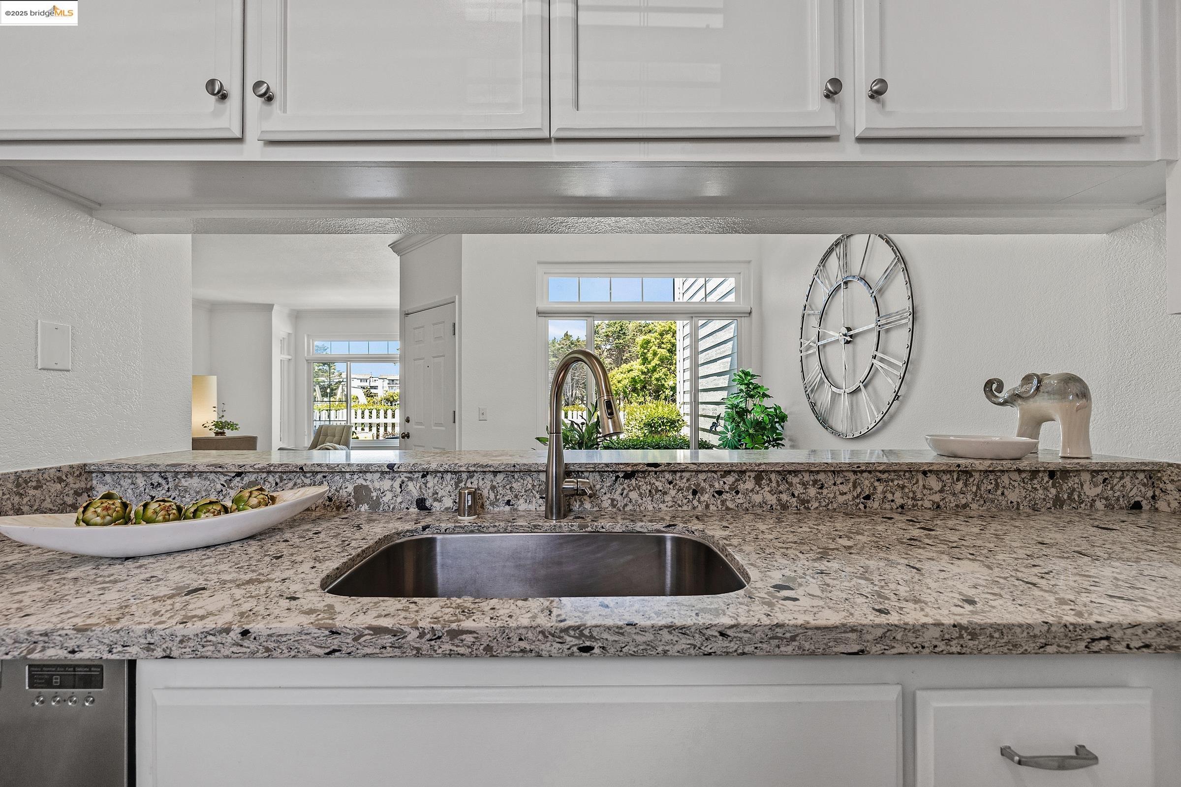 Detail Gallery Image 18 of 40 For 408 Commodore Dr, Richmond,  CA 94804 - 2 Beds | 2/1 Baths