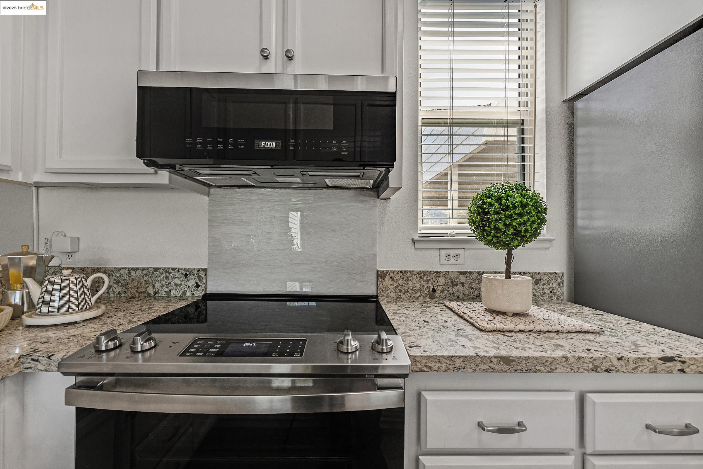 Detail Gallery Image 21 of 40 For 408 Commodore Dr, Richmond,  CA 94804 - 2 Beds | 2/1 Baths