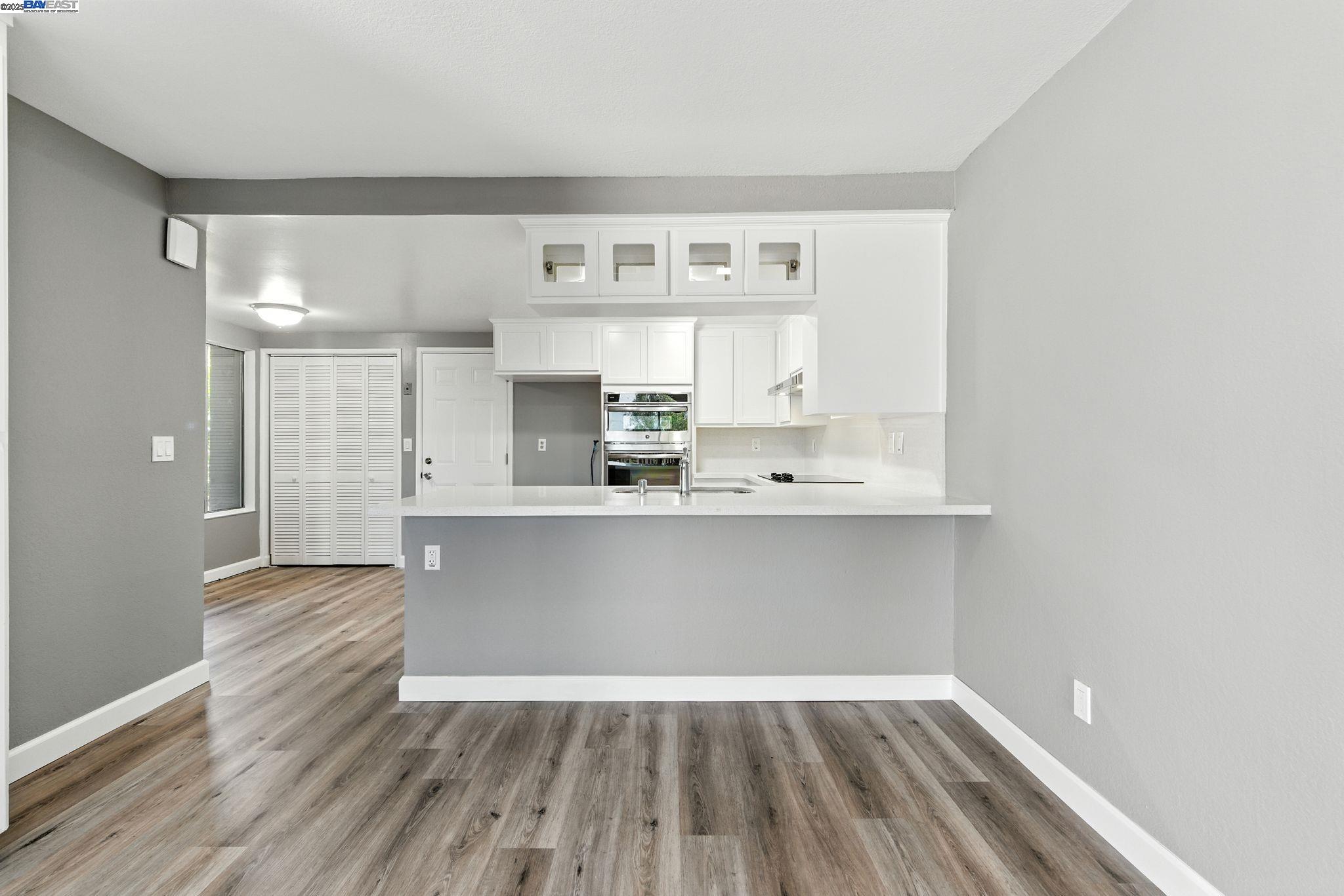 Detail Gallery Image 11 of 34 For 81 Mountain Valley St, Oakland,  CA 94605 - 3 Beds | 2/1 Baths